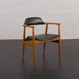 Chaise en teck massif et tissu vinyle noir dans le style d'Erik Kirkegaard, Danemark, années 1950