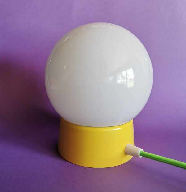 Lampe salon chevet bureau vintage opaline blanche ''Jaune