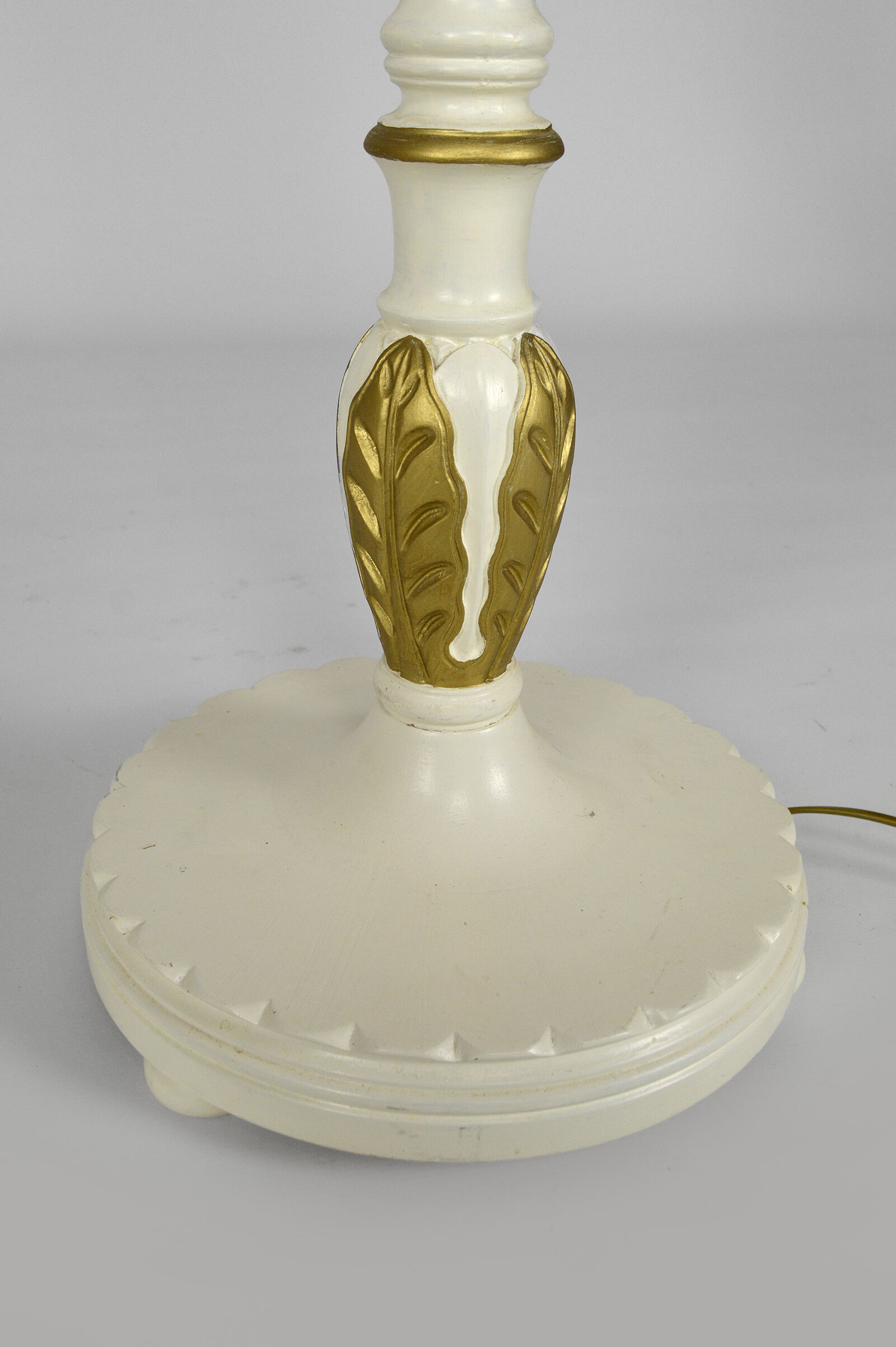 Art Deco floor lamp in white and gilded painted wood, 1925