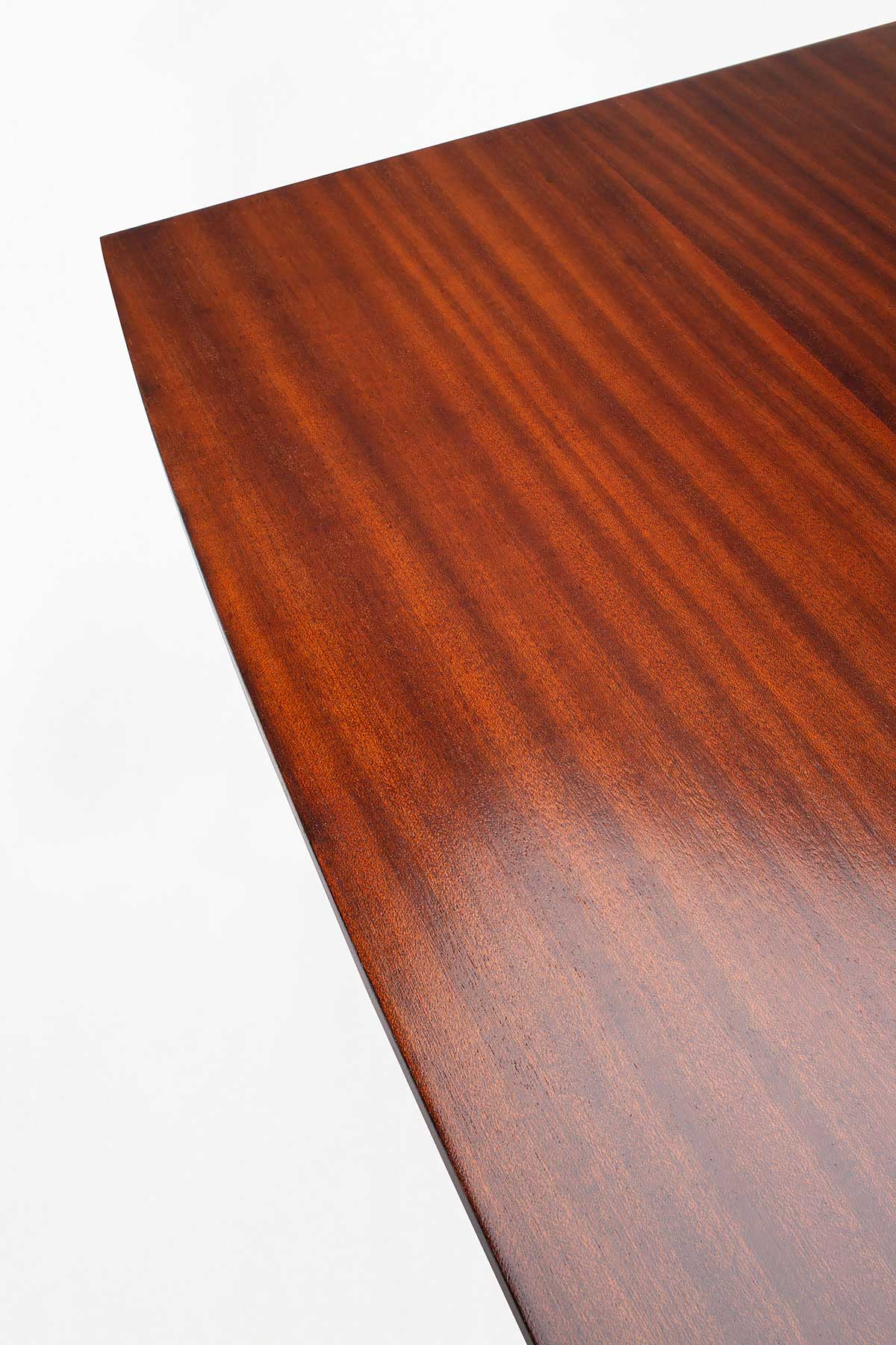 Coffee table with an openwork shelf