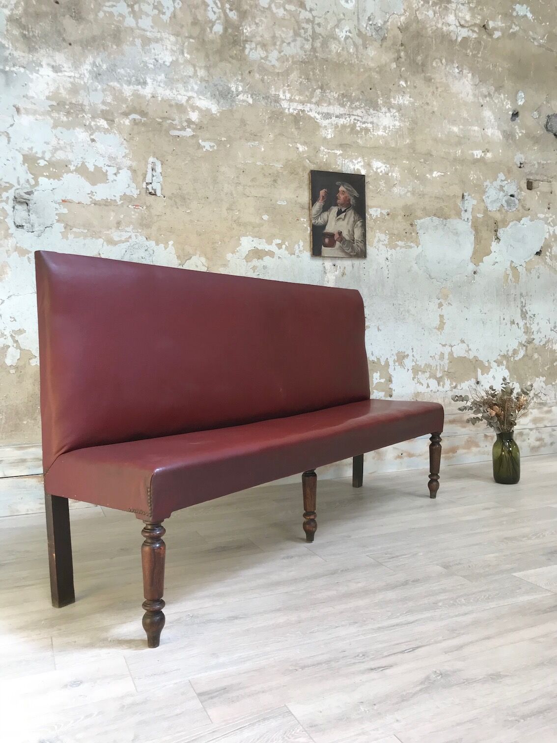 Bistro bench in burgundy leather