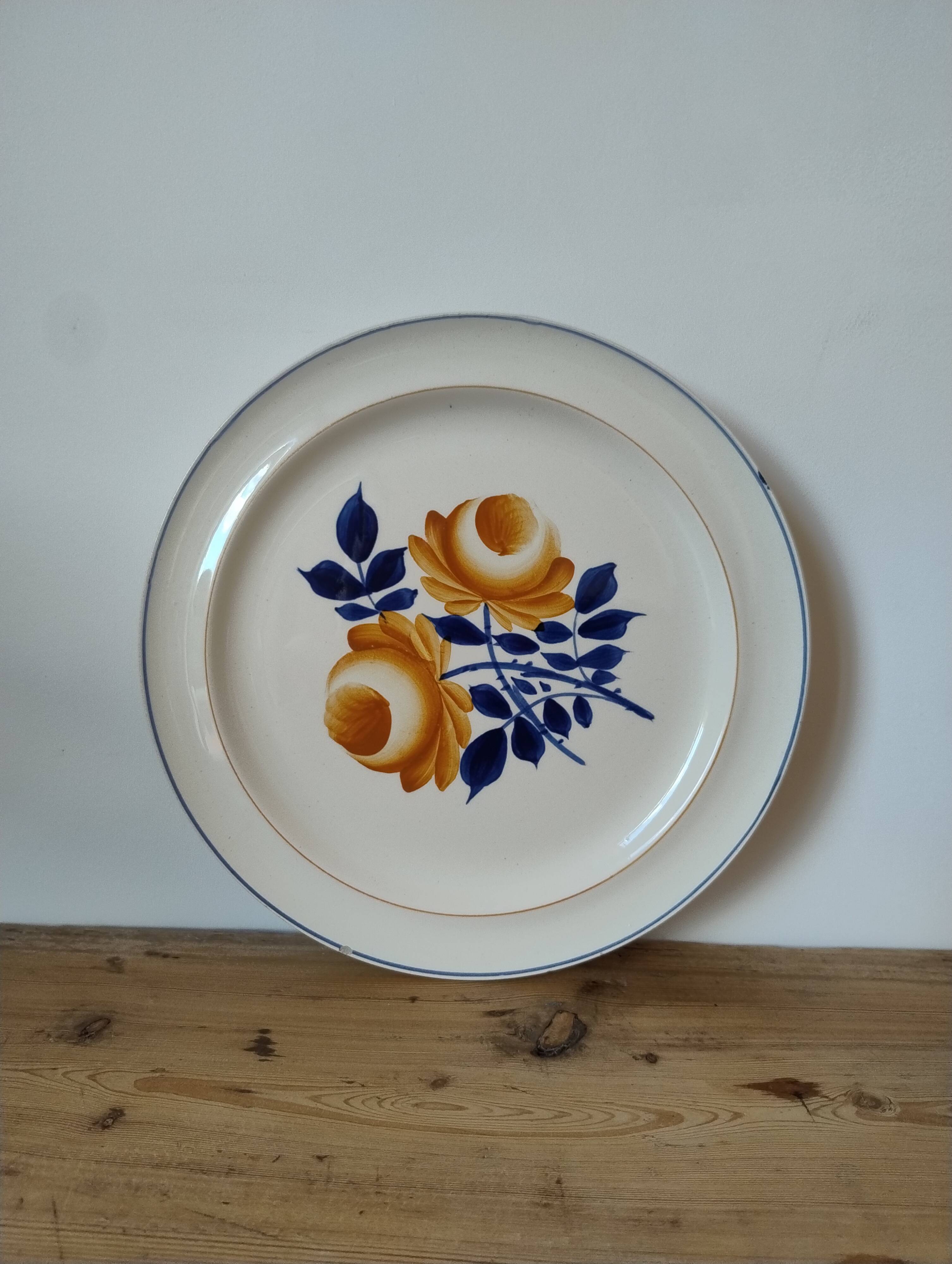 Plat sur pied vintage en faïence Moulin des Loups modèle Roubaix