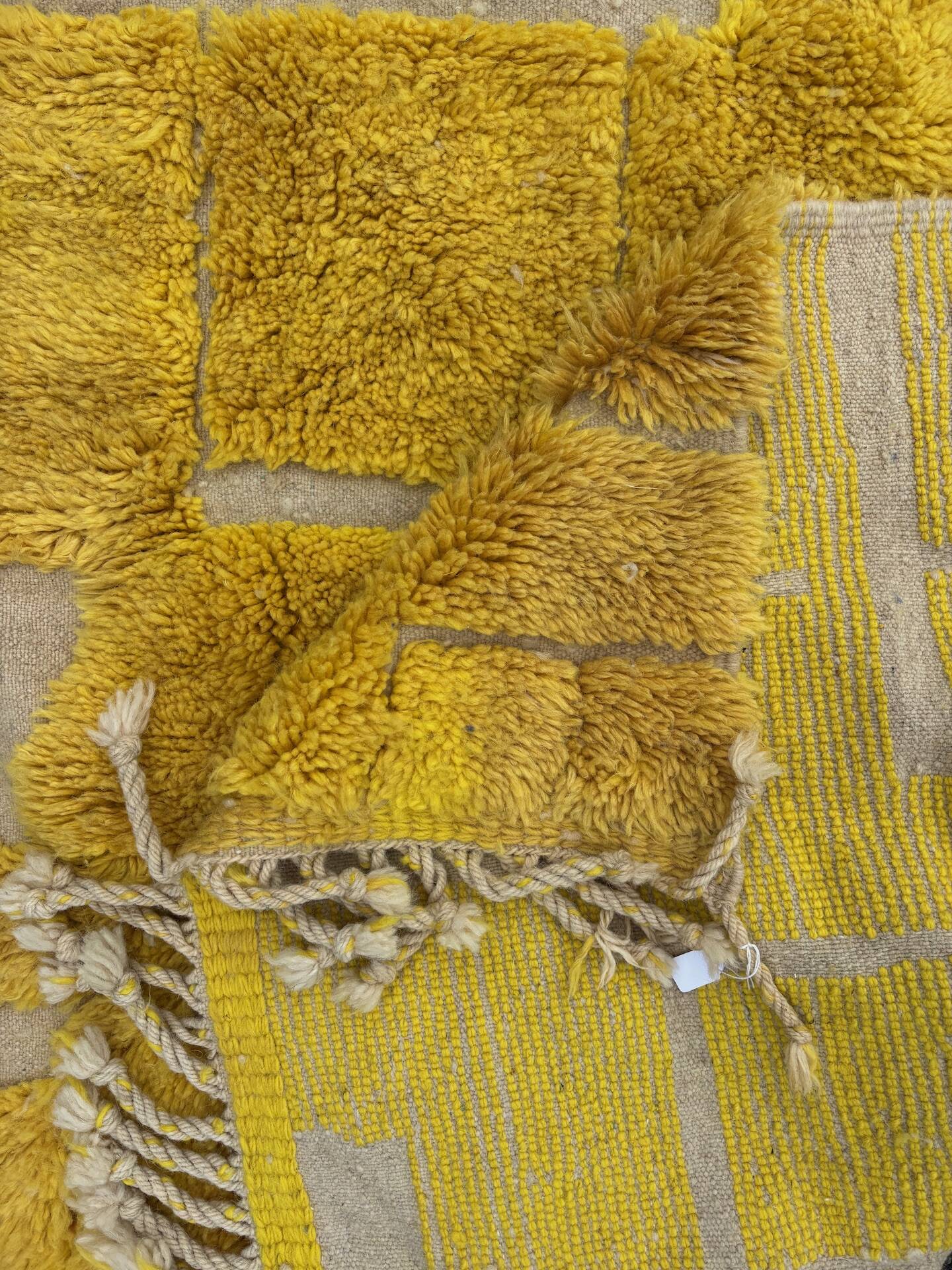 Limona - Custom yellow Moroccan rug made of wool.