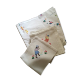 Oval tablecloth and napkins in white cotton embroidered in color