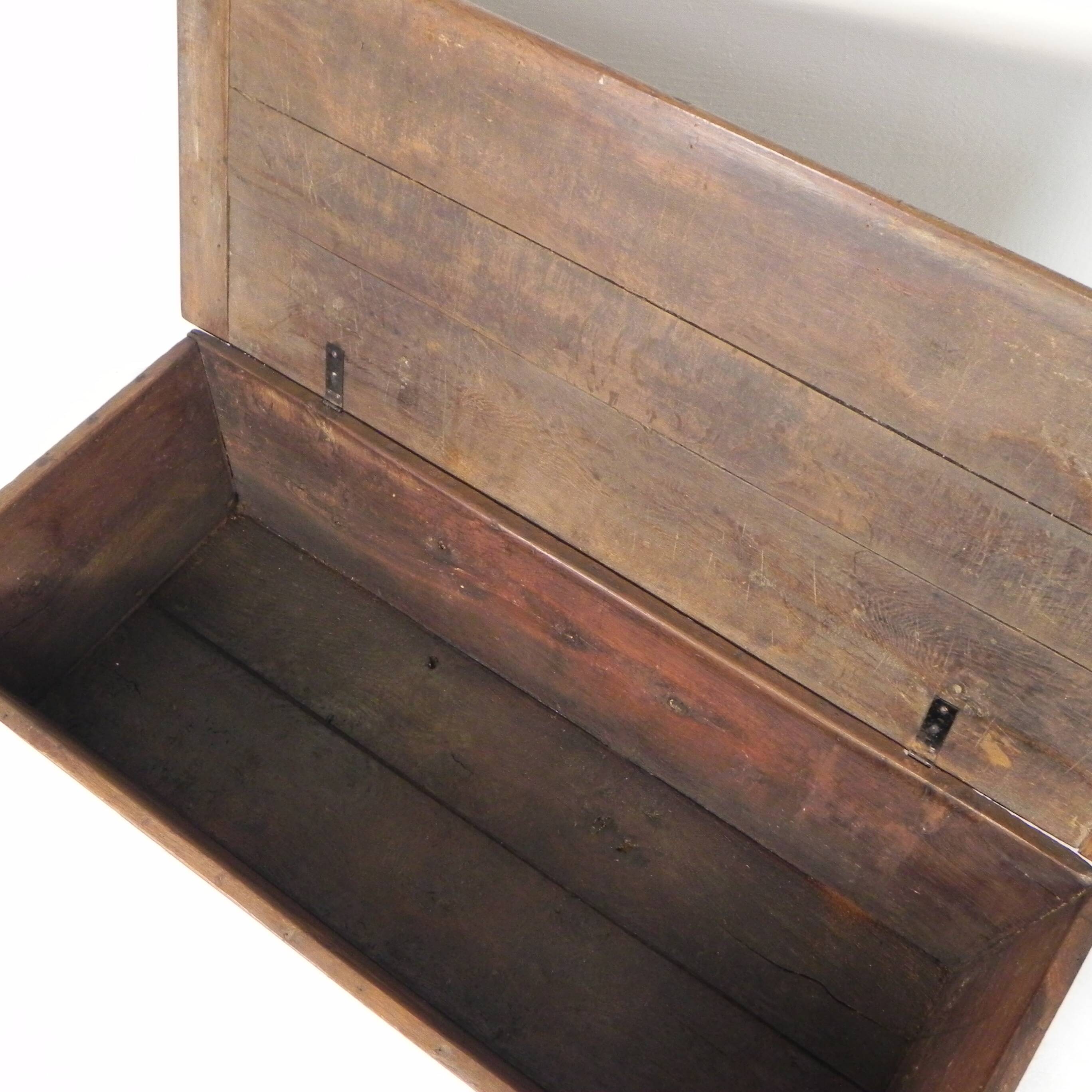 Ancien coffre en chêne, auge, coffre à couvertures XIXe siècle