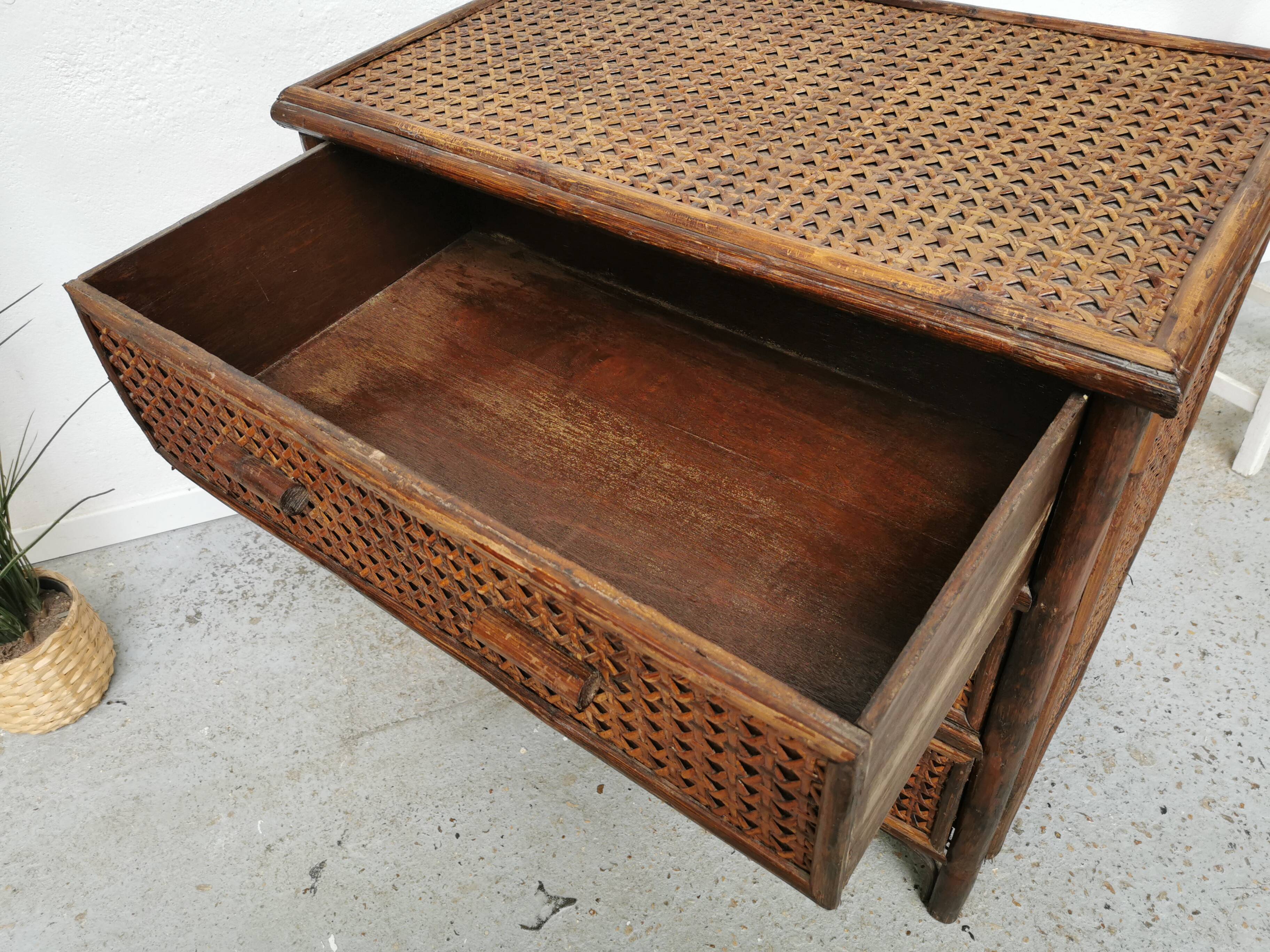 Commode vintage en rotin et cannage