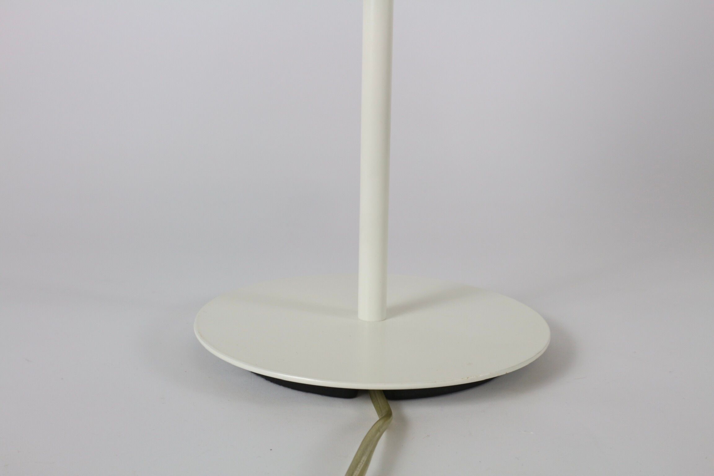 Vintage table lamp/ white bedside table, Leucos