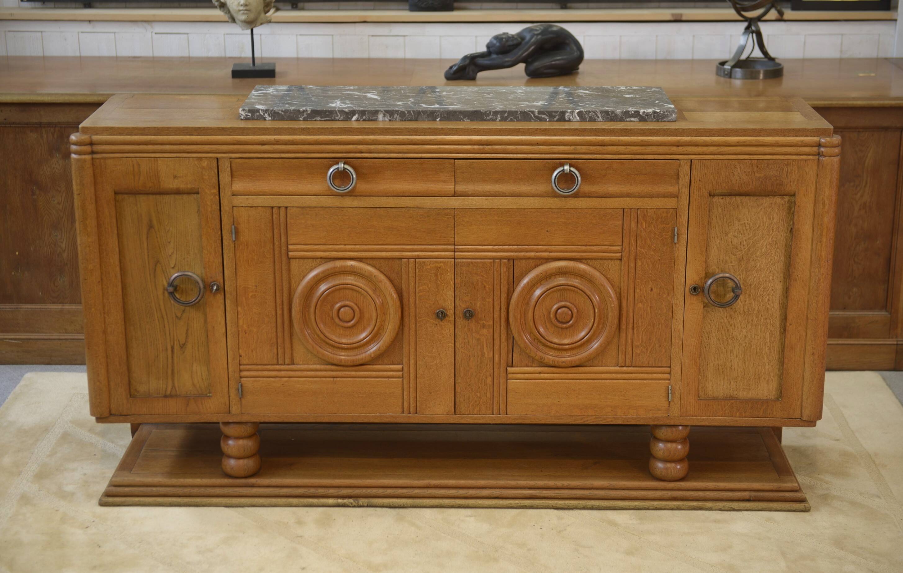 Buffet en chêne dans le goût de Charles Dudouyt 1930’s