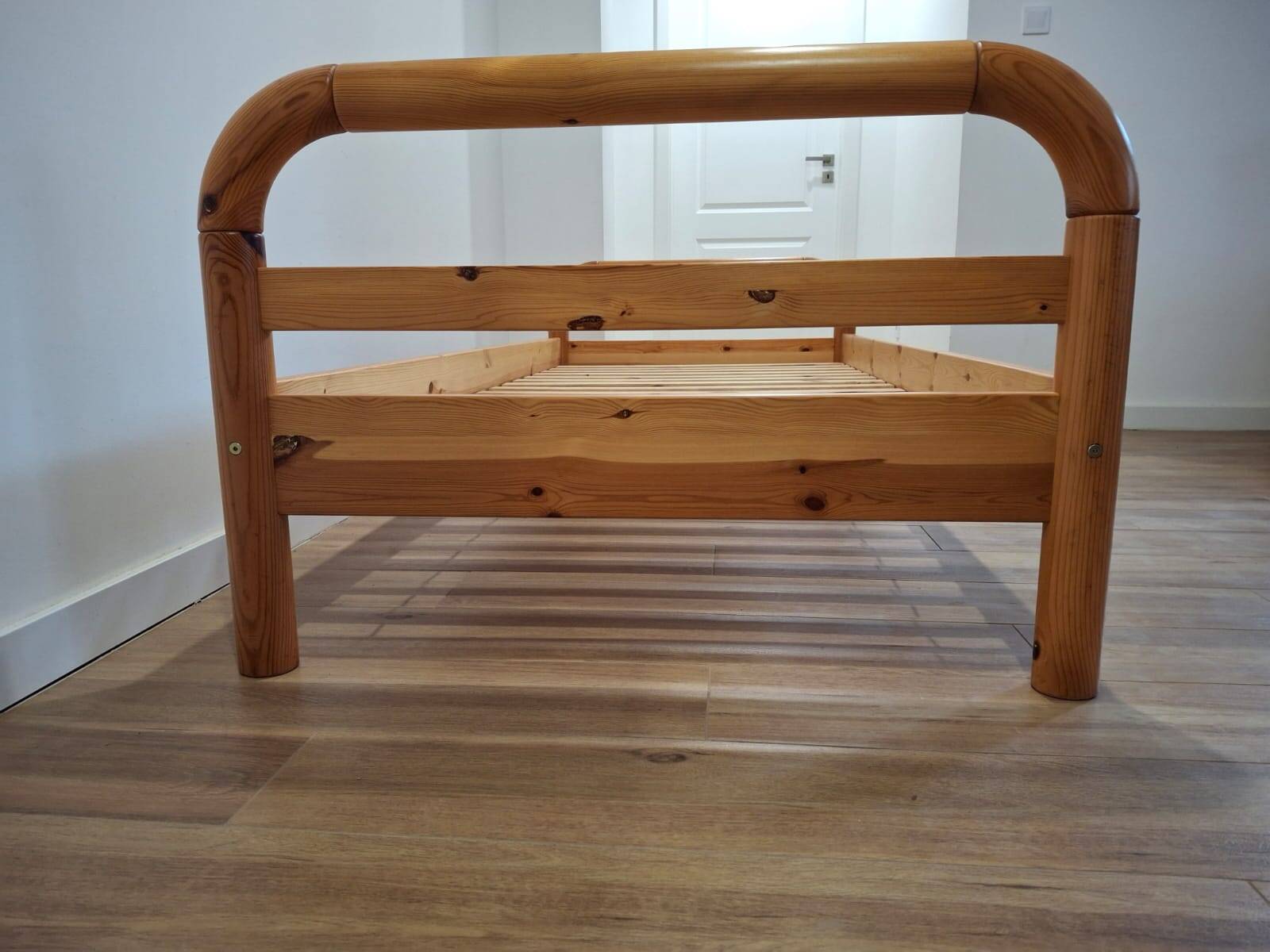 Single Pine Bed, Scandinavia