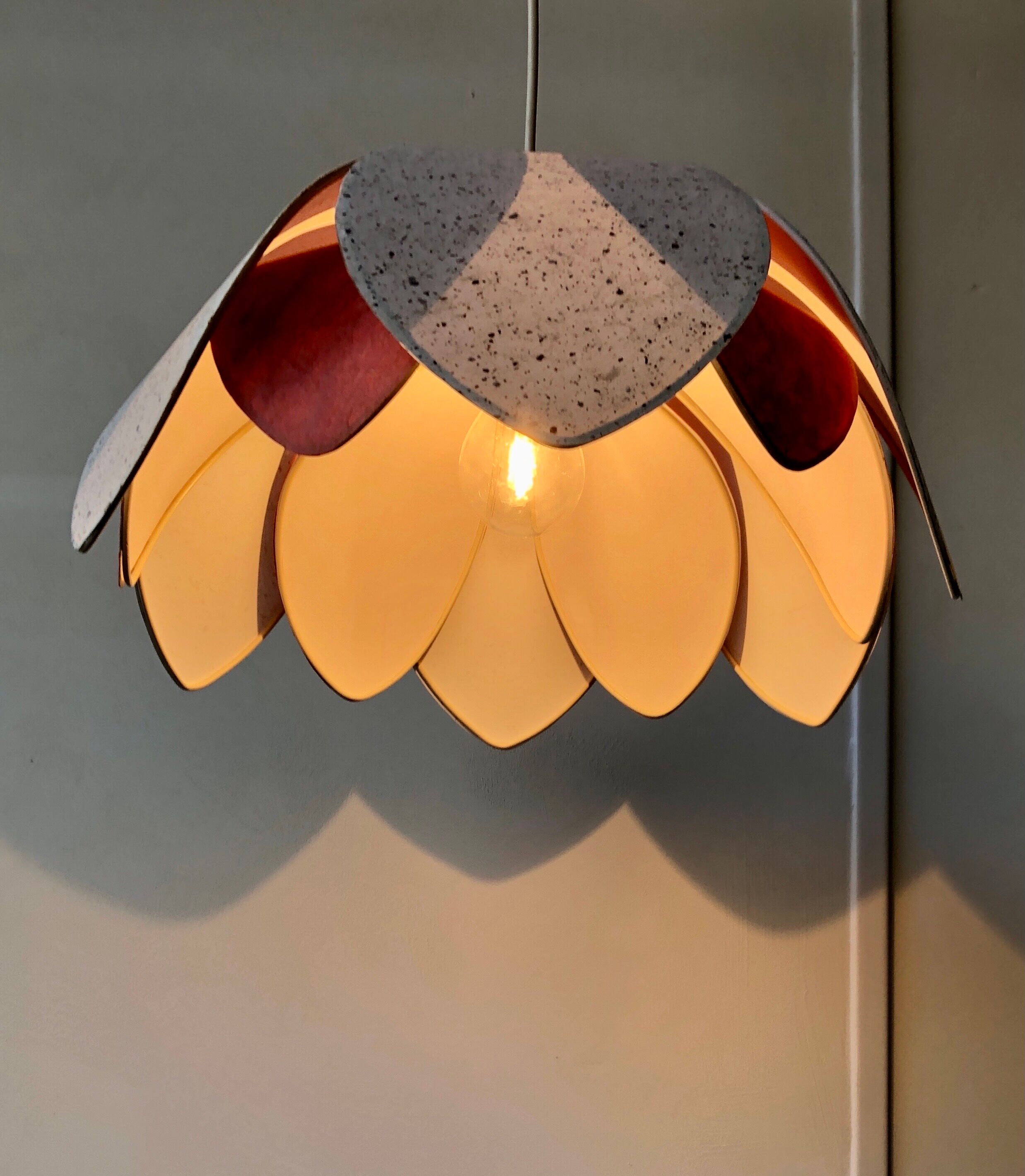 Suspension lamp flower