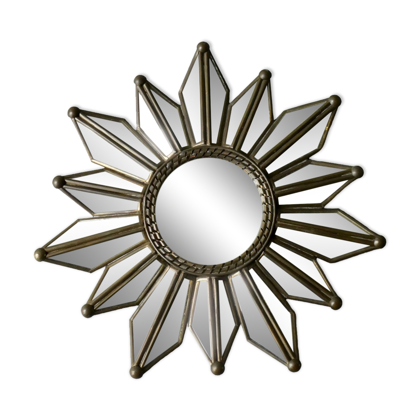 Mirror shape sun with parecloses of mirrors