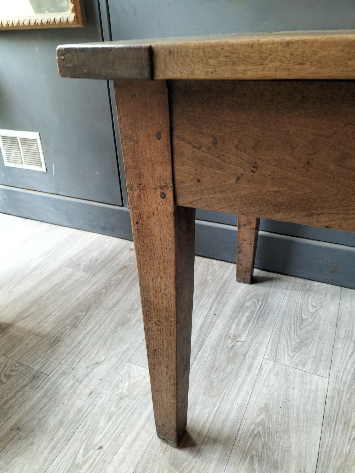 Very nice walnut farmhouse table in very good condition late 19th