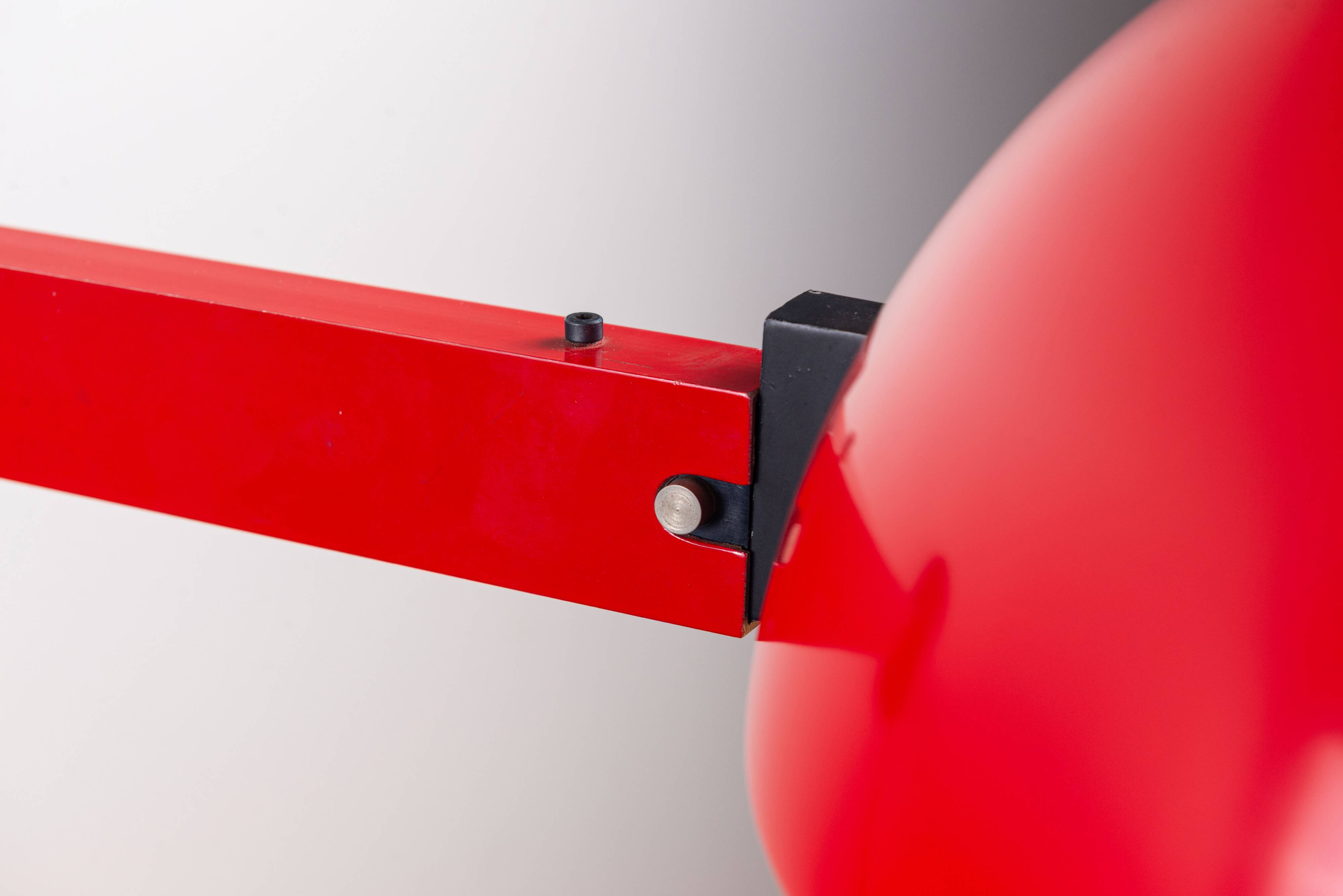 Lampe murale extensible post-moderne en métal rouge