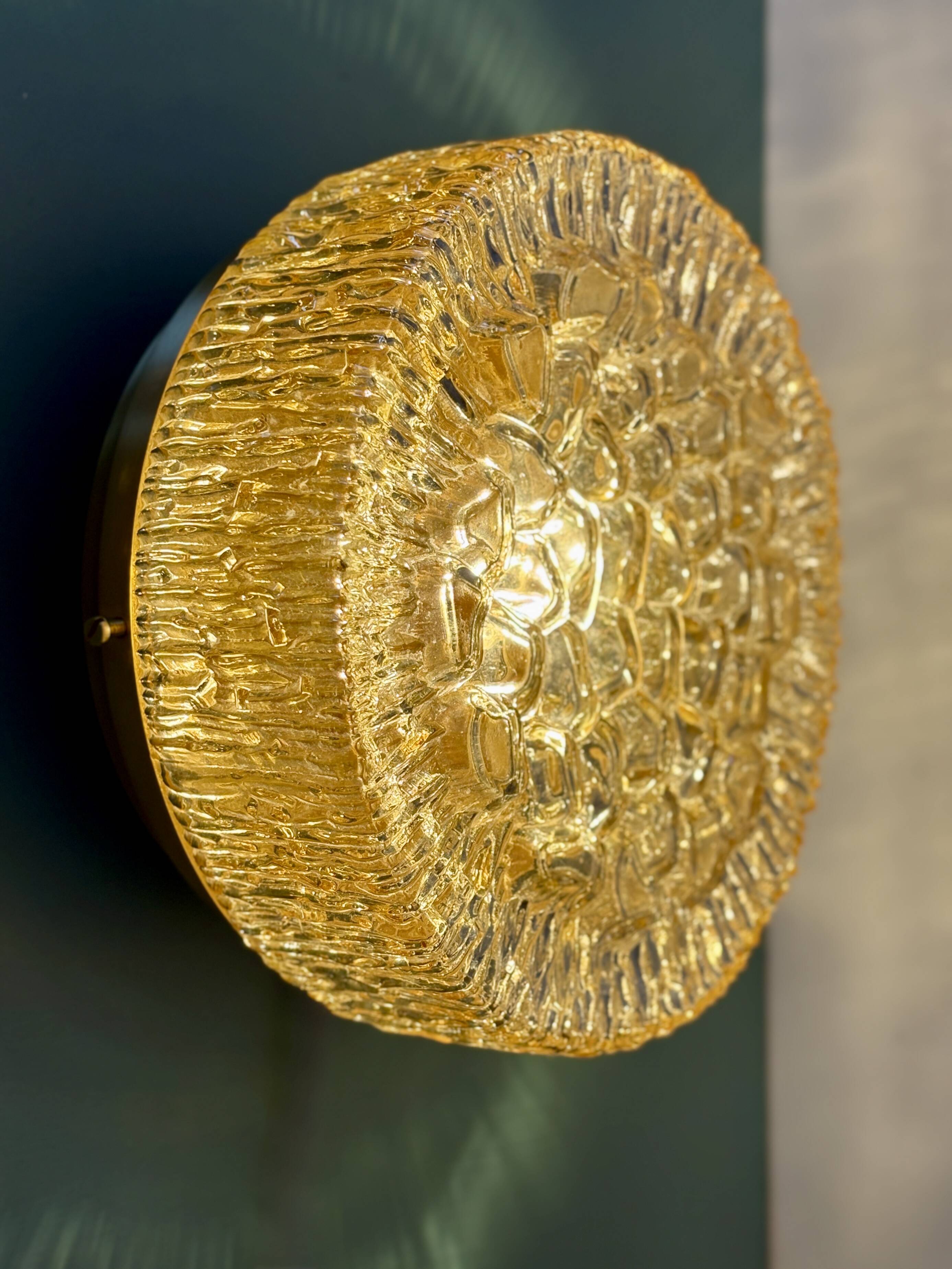 Applique/plafonnier globe vintage en verre ambré