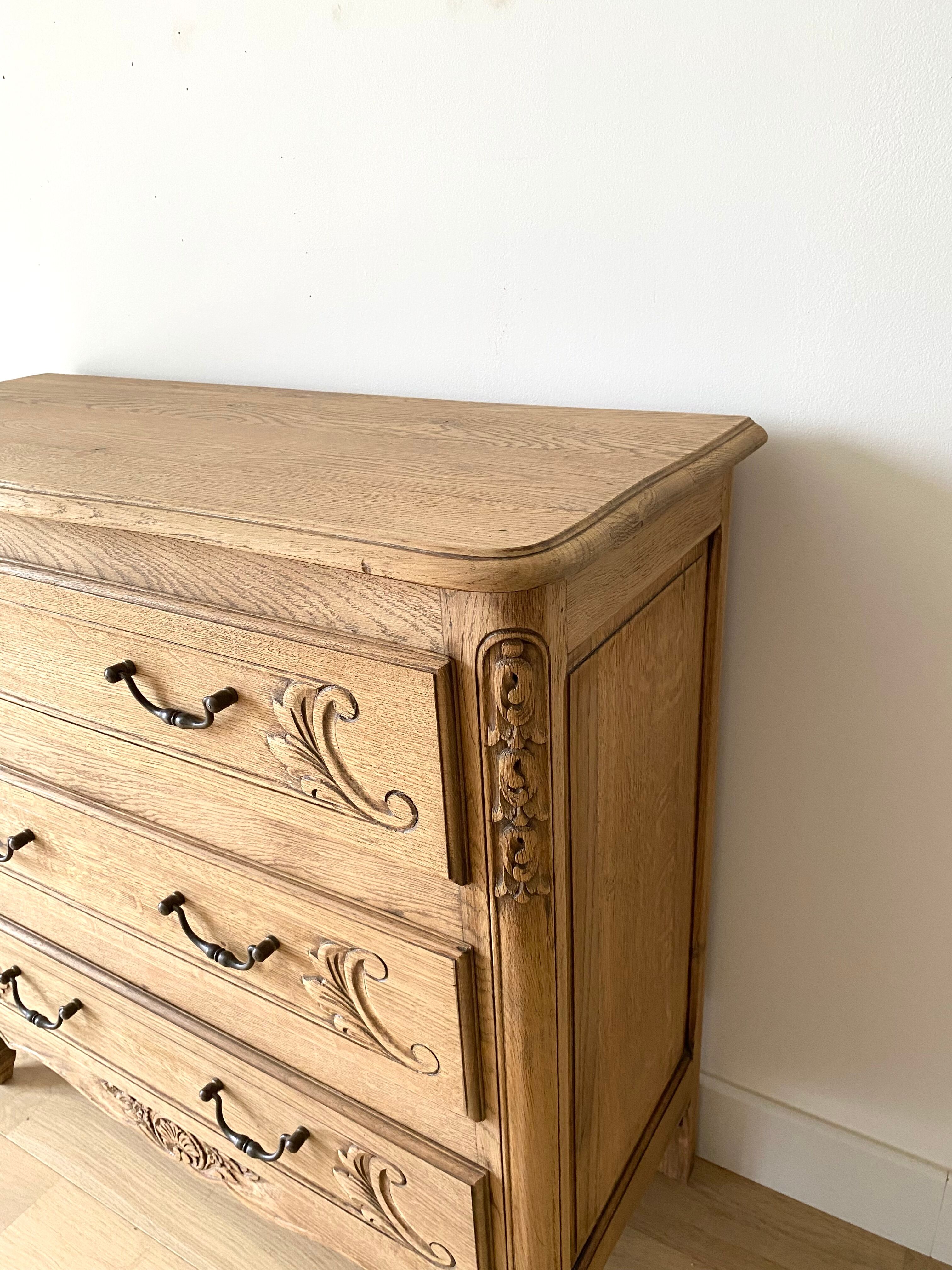 Antique chest of drawers
