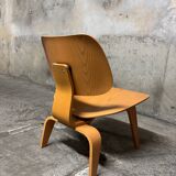 LCW armchair by Charles & Ray Eames for Vitra – Natural ash