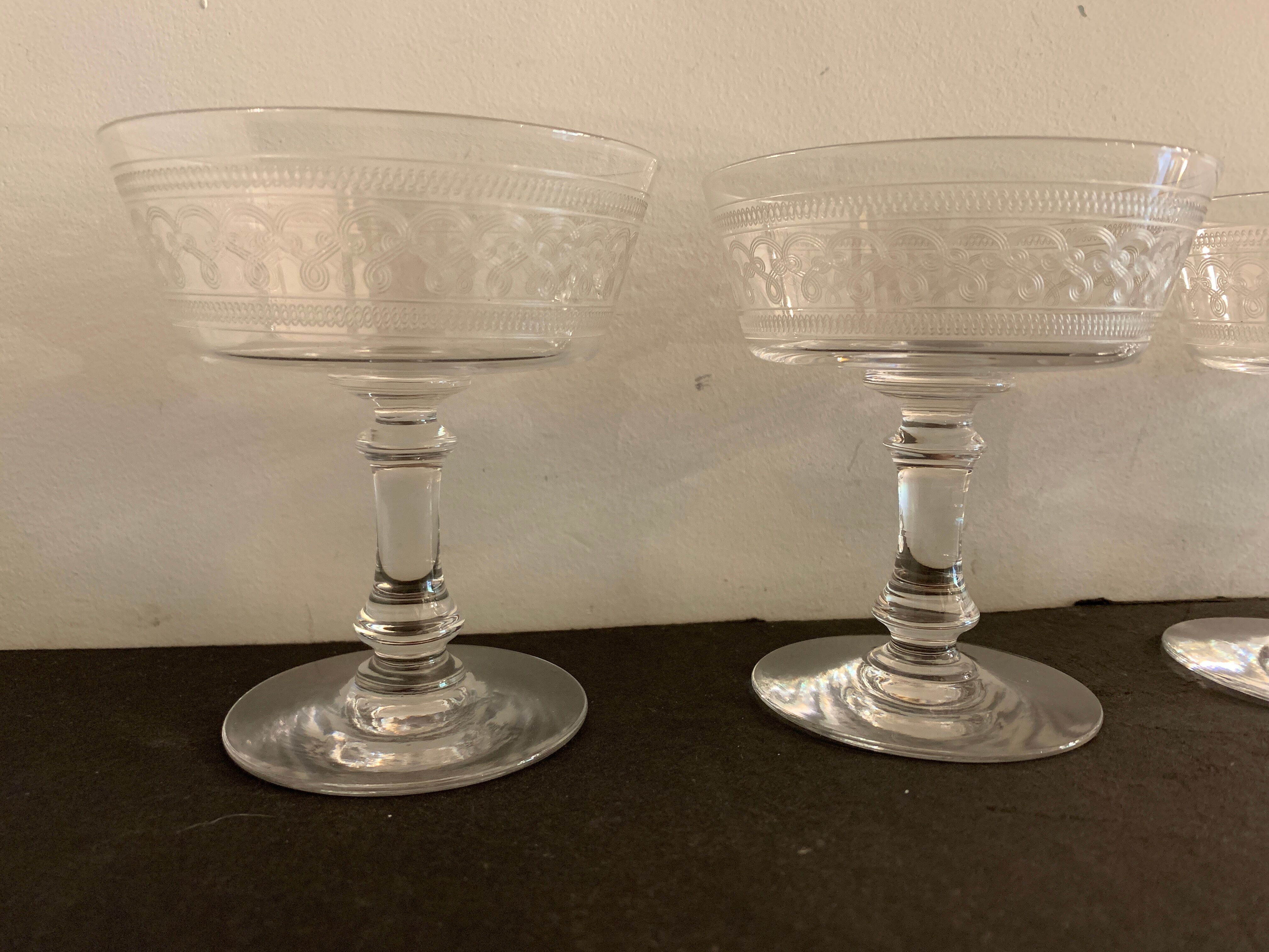 4 coupes à champagne en cristal taillé et soufflé