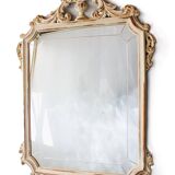 Miroir mural en bois sculpté. Miroir classique.