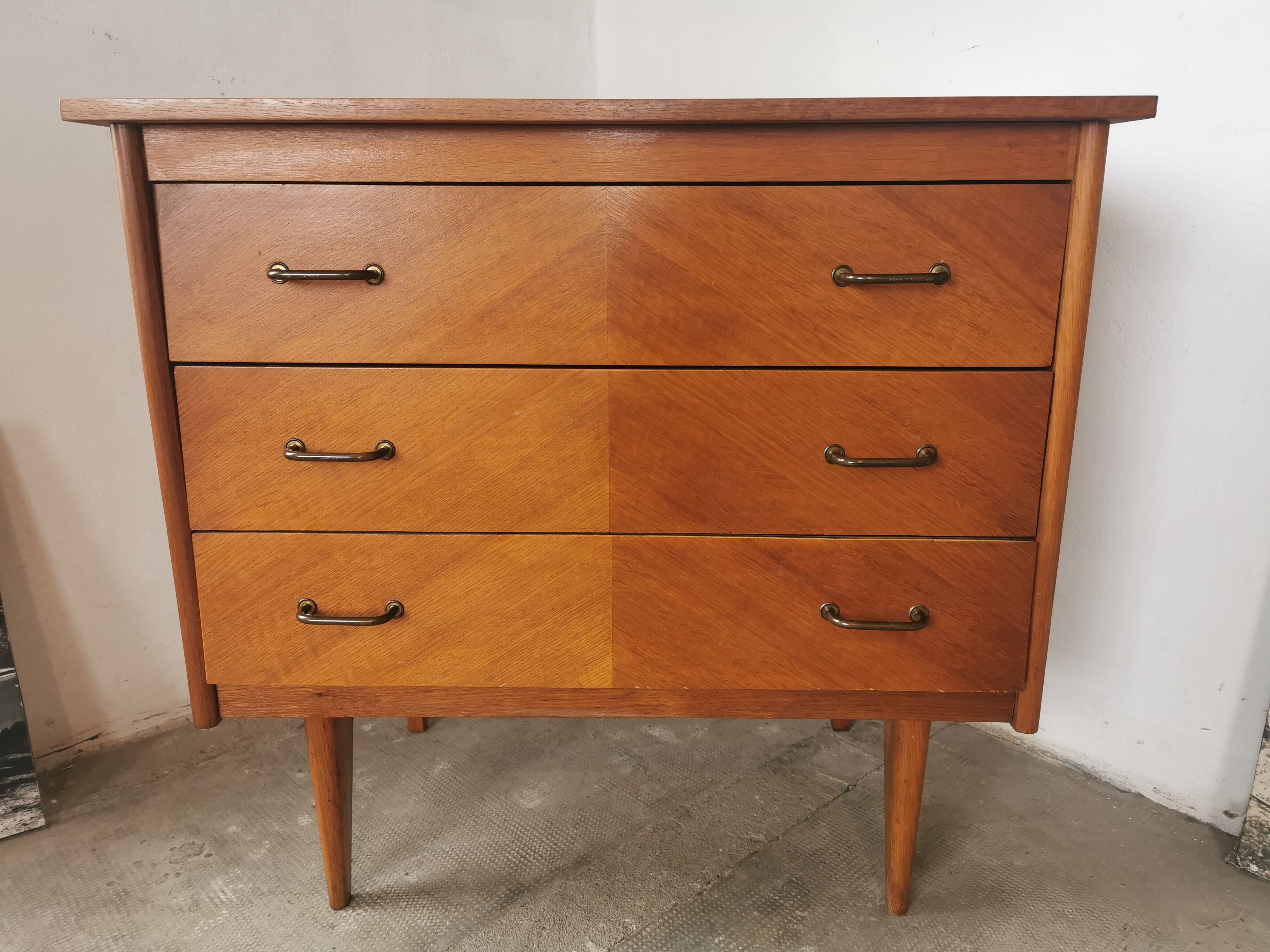 Chest of drawers from the 50s, compass feet