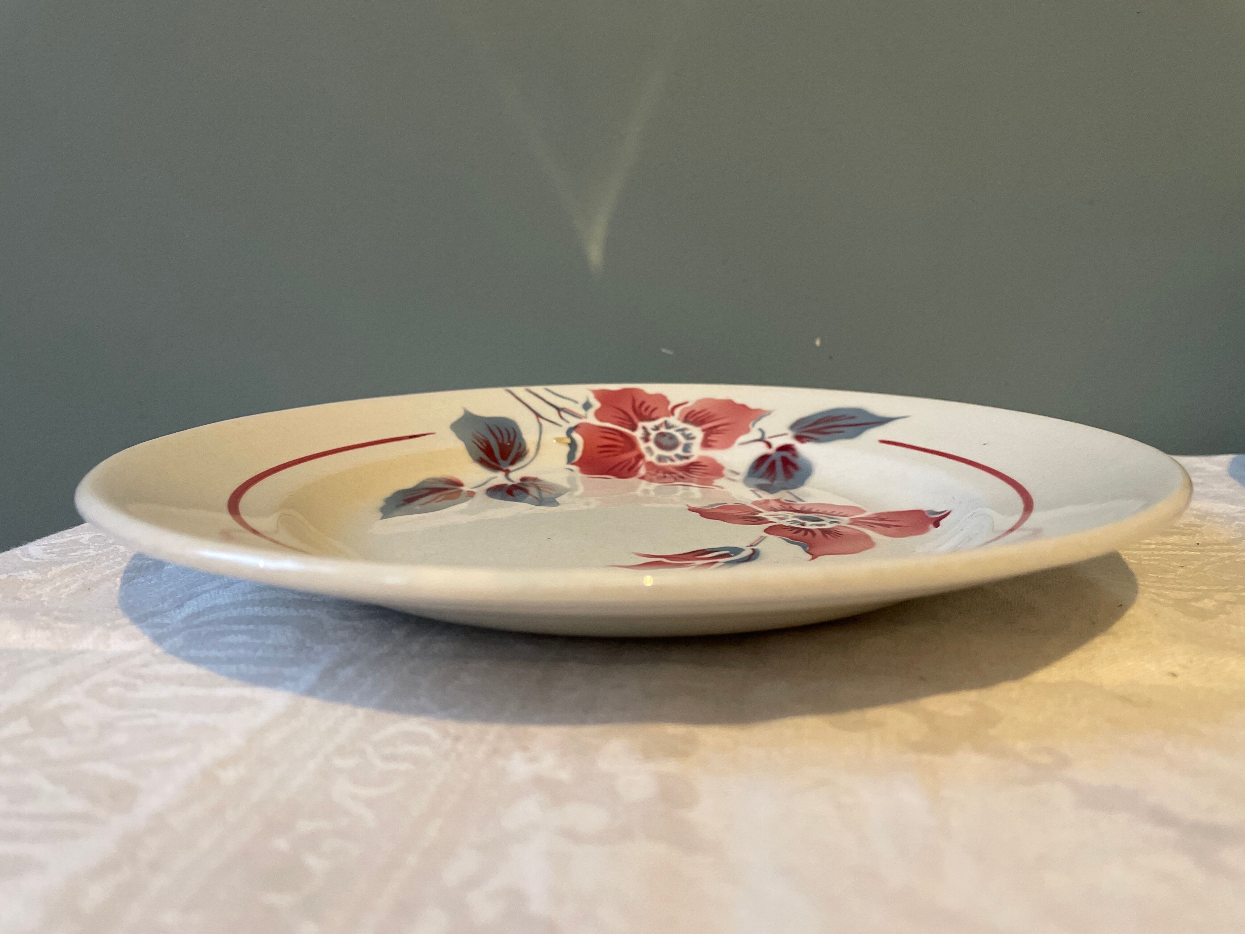 Lot de 12 assiettes semi creuses Sarreguemines, modèle « Clématites »