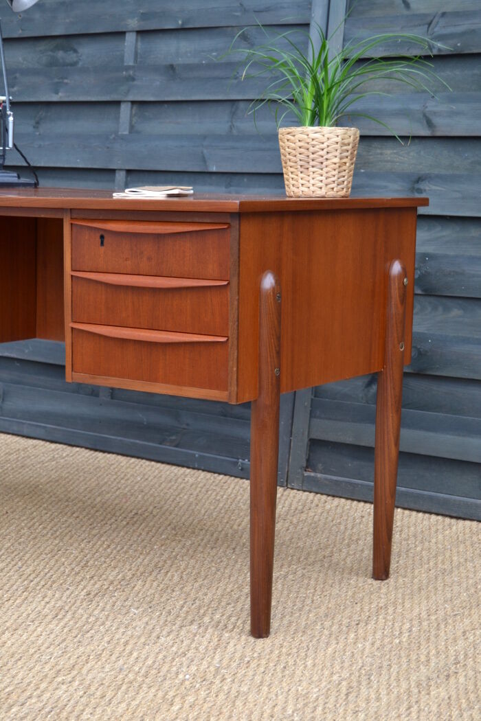 Bureau danois en teck double faces