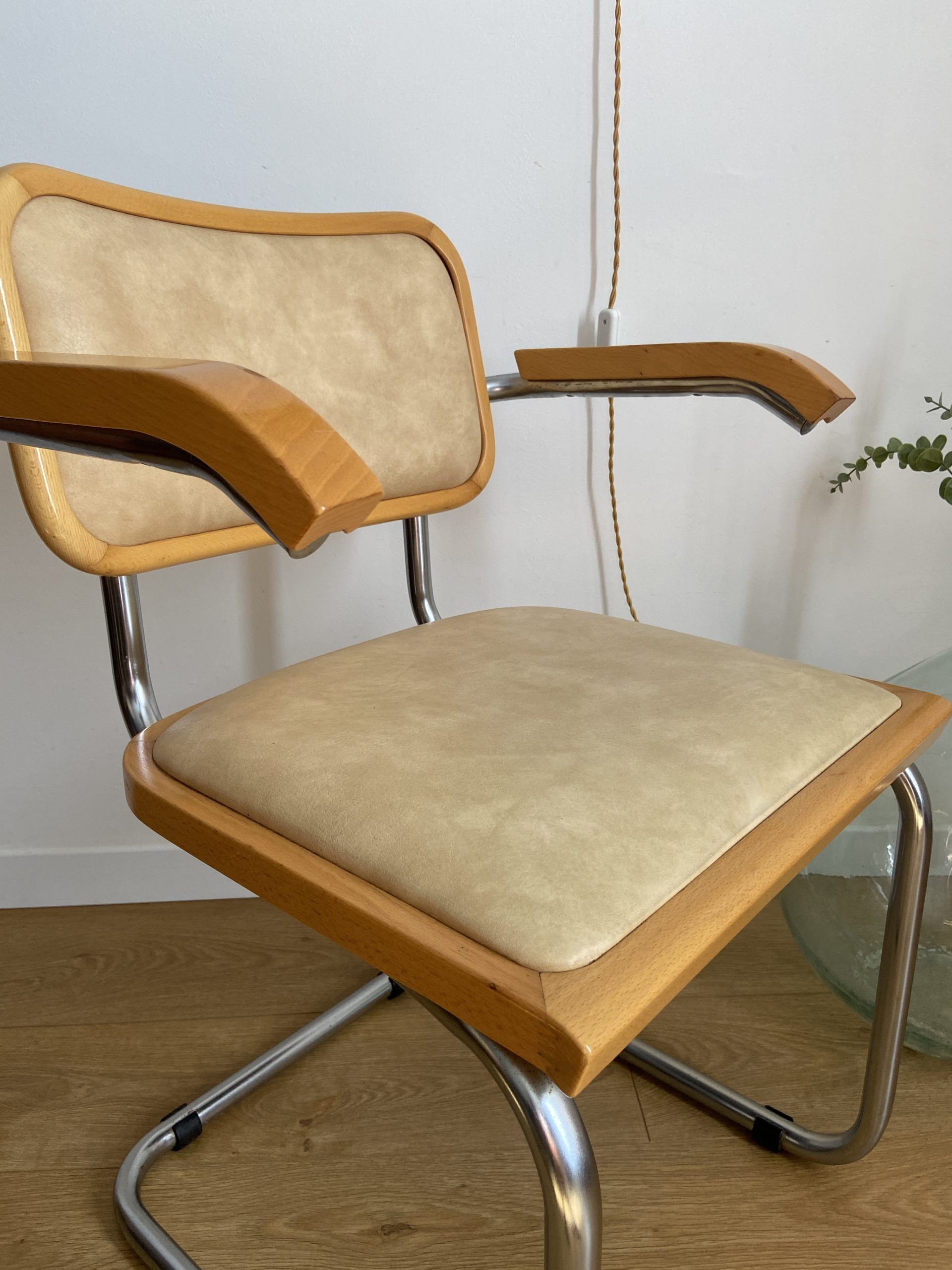 Fauteuil cesca b64 en skaï beige Marcel Breuer