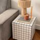 Table d'appoint cube Lulu carrelage mosaïque blanc joint noir  bout de canapé