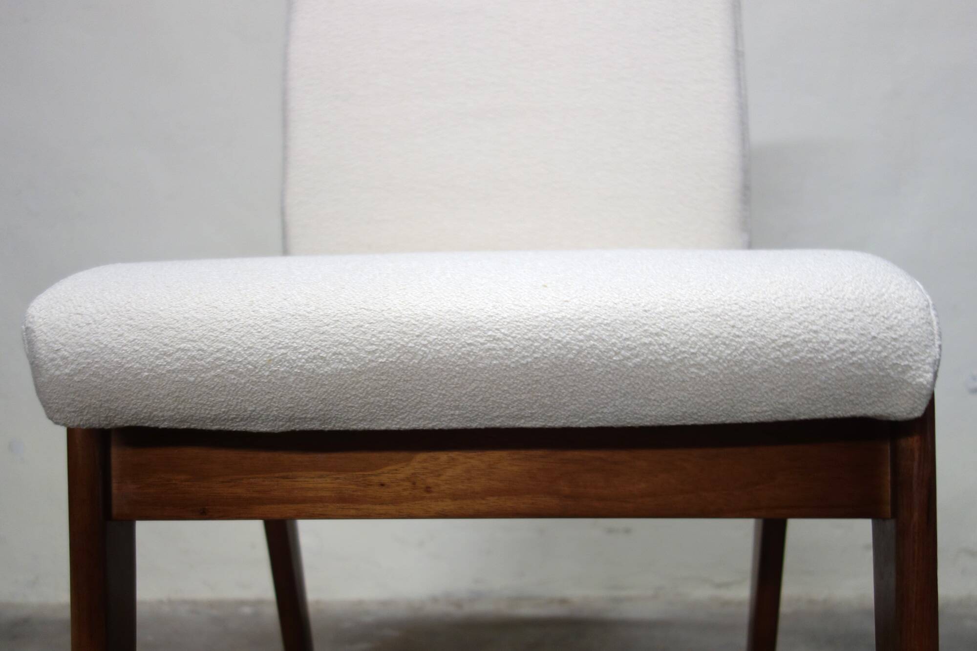 Paire de chaises scandinaves restaurées années 70