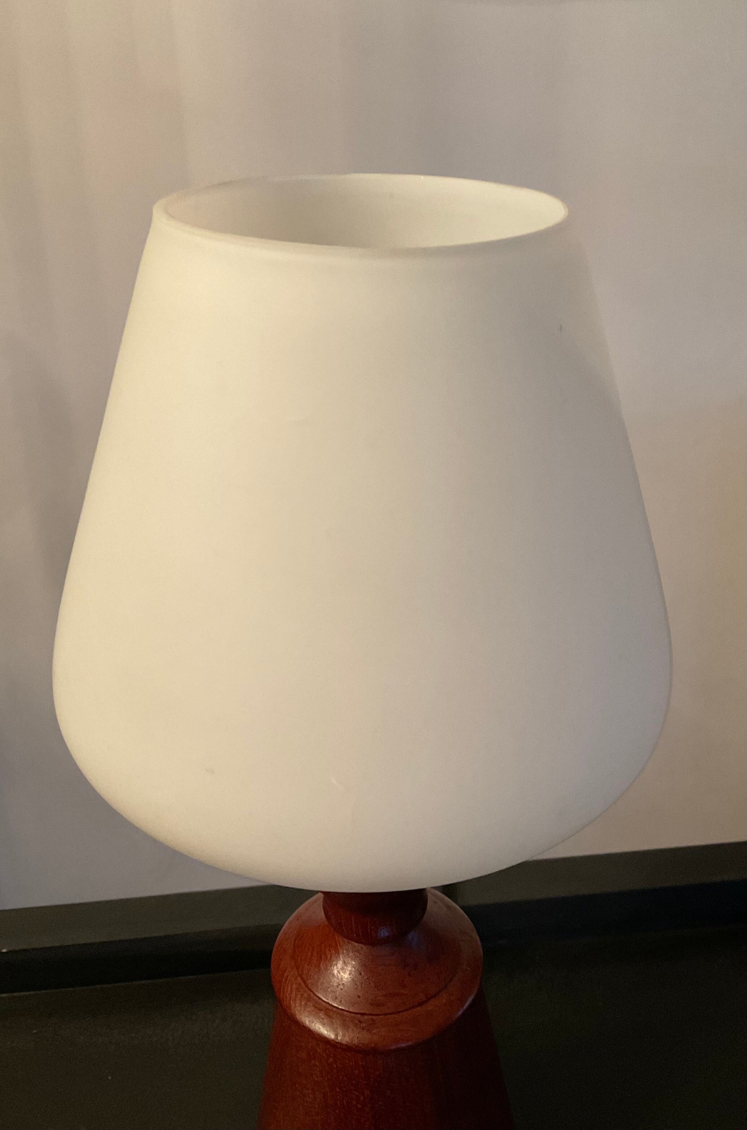 Scandinavian lamp in teak and opaline years 50-60