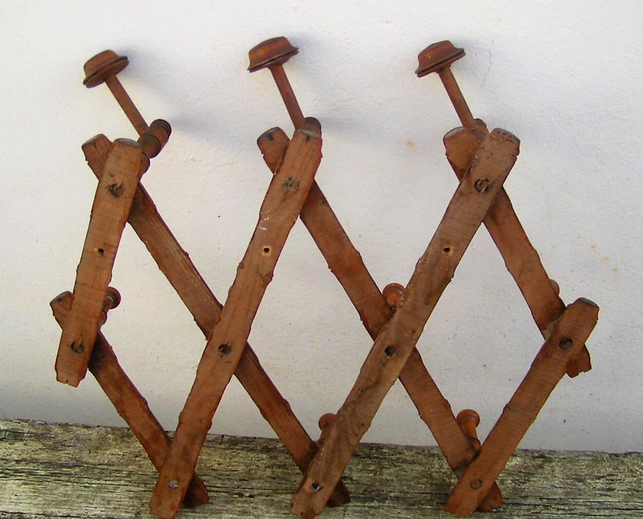 Bamboo accordion coat reck