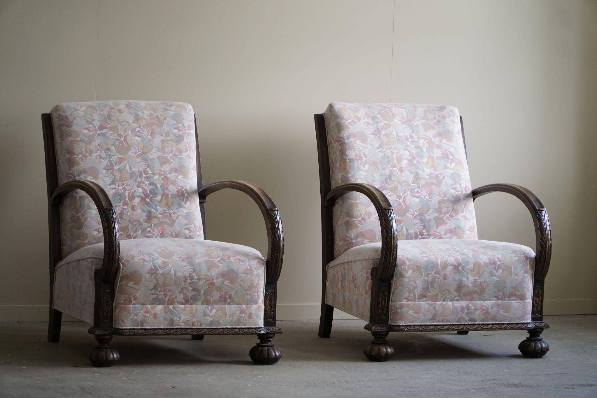 Pair of Danish Art Deco deck chairs, oak and vibrant floral fabric, 1940s