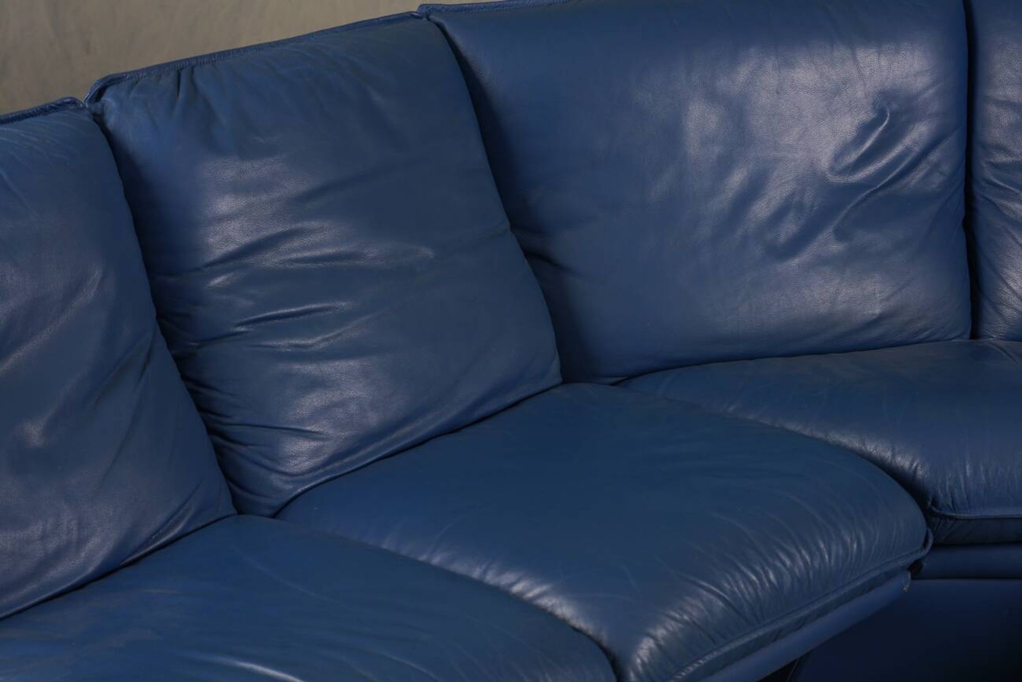 Nicoletti Salotti post-modern leather sofa, Italy 1980s