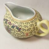 Cruche ou Pot à Lait en Porcelaine Jaune Chinoise Vintage. Signée