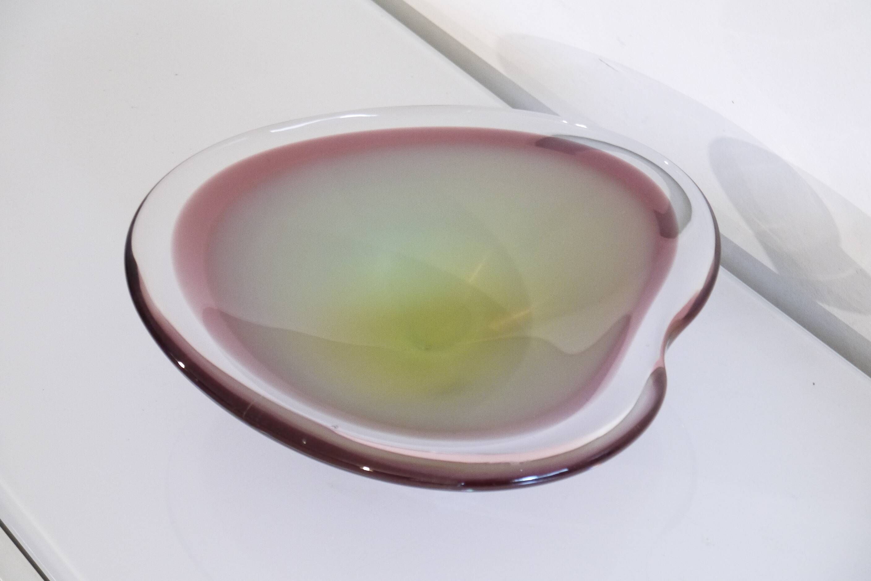 Coupe en verre Sommerso de Paul Kedelv