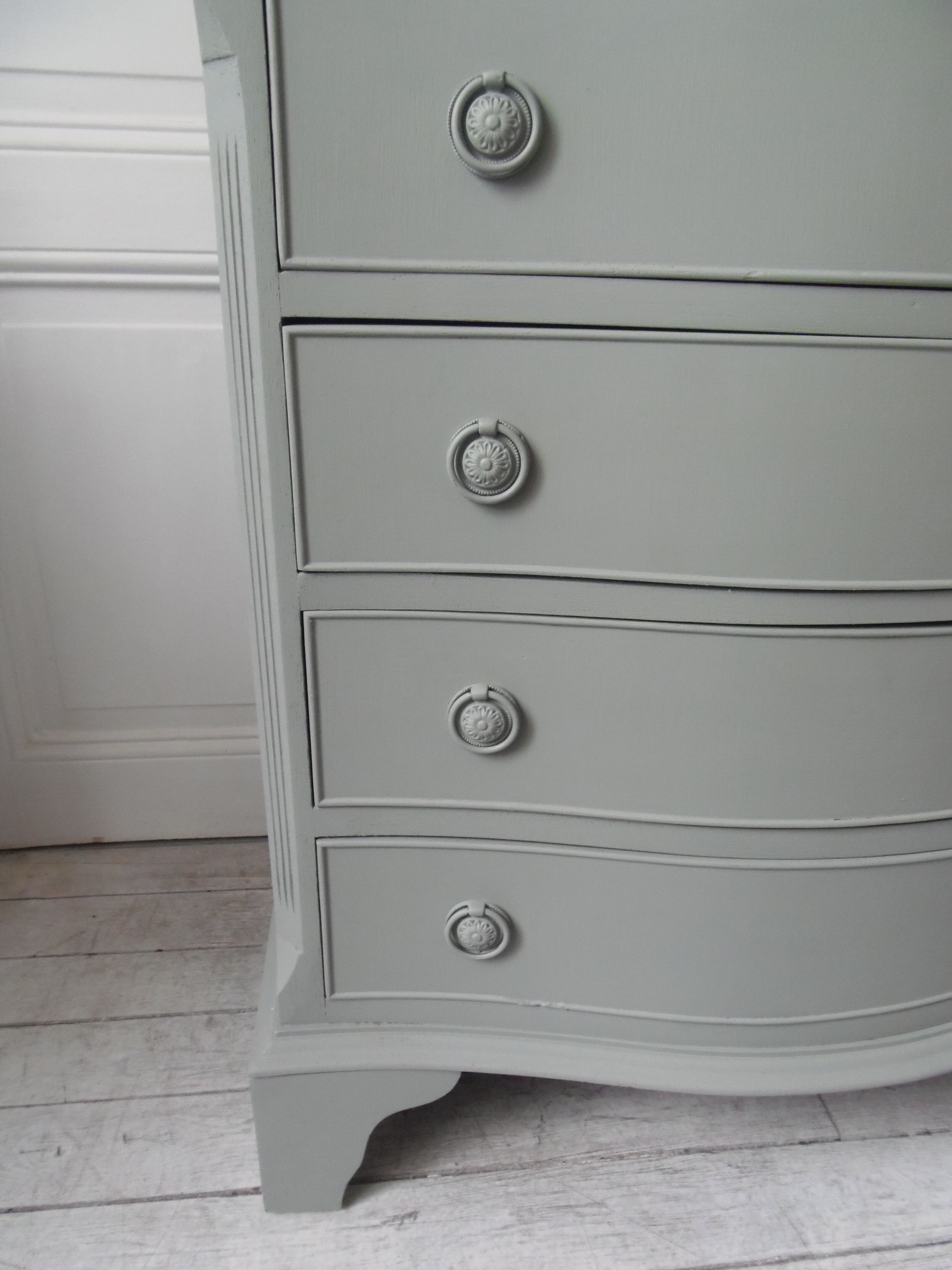 Vintage chest of drawers green of gray, 4 drawers, wooden top