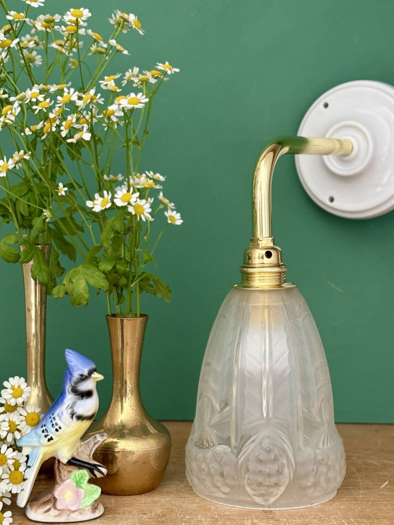 Curved tulip vintage Art Deco wall light in frosted glass