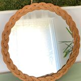 Vintage mirror in round rattan