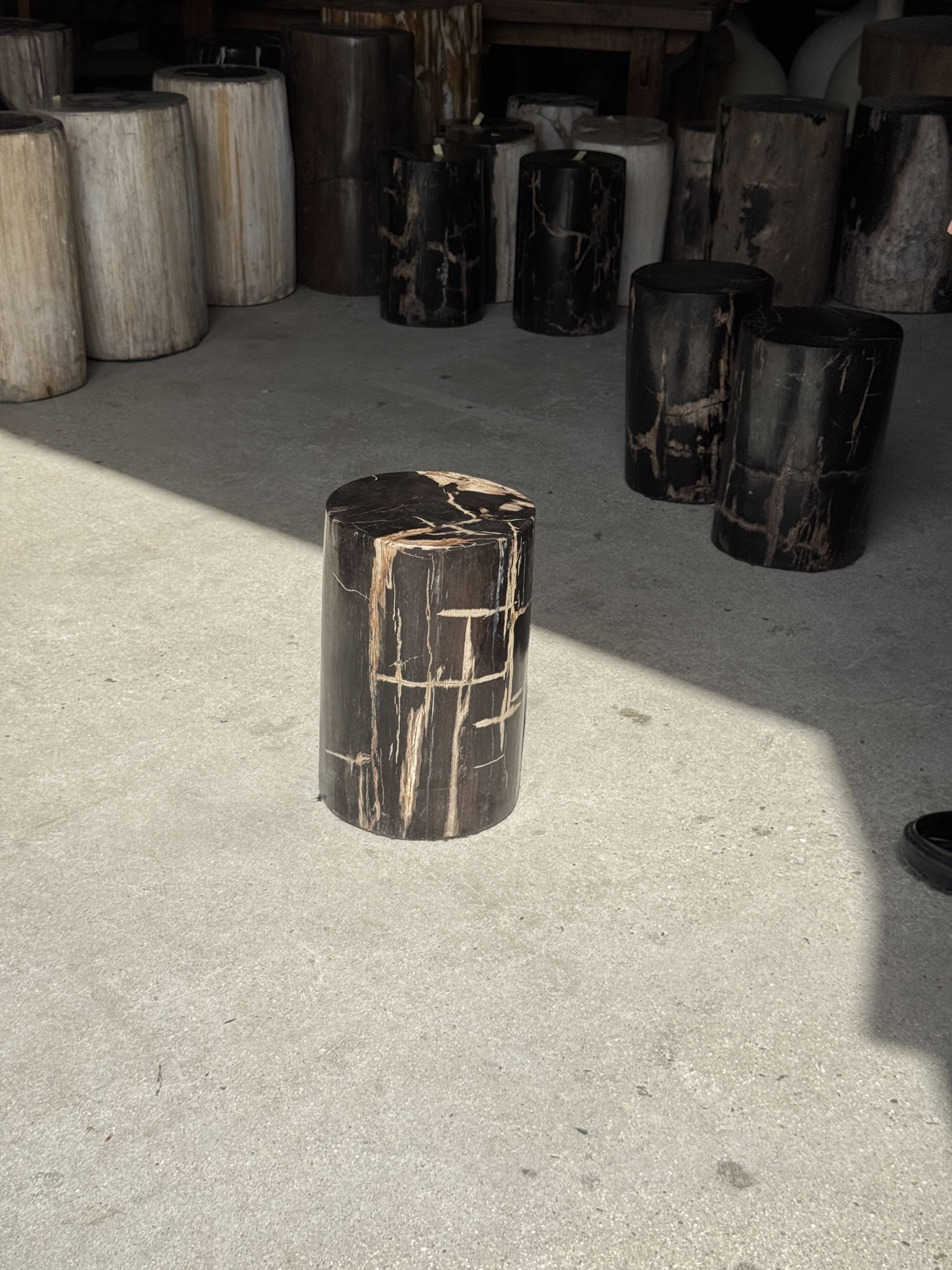 Small side table in black petrified wood with stripes and beige sides H28 D18.