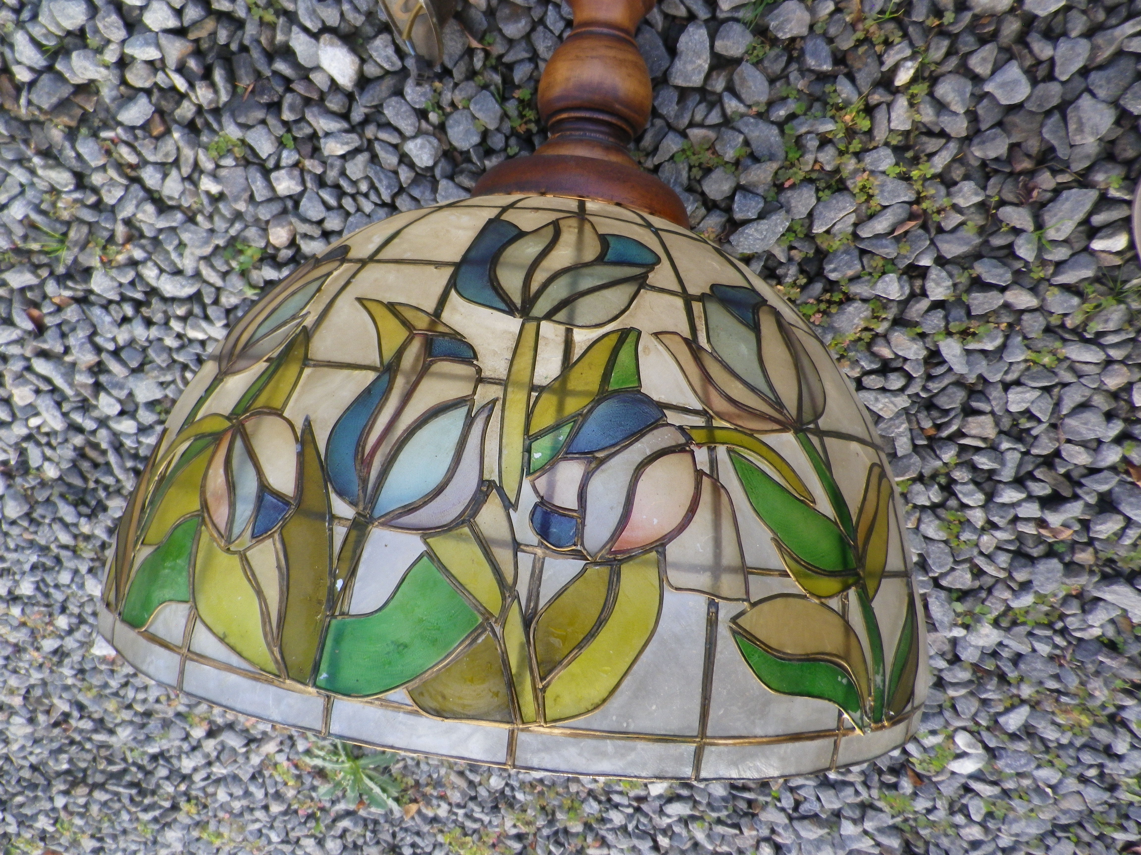 Mother-of-pearl pendant lamp