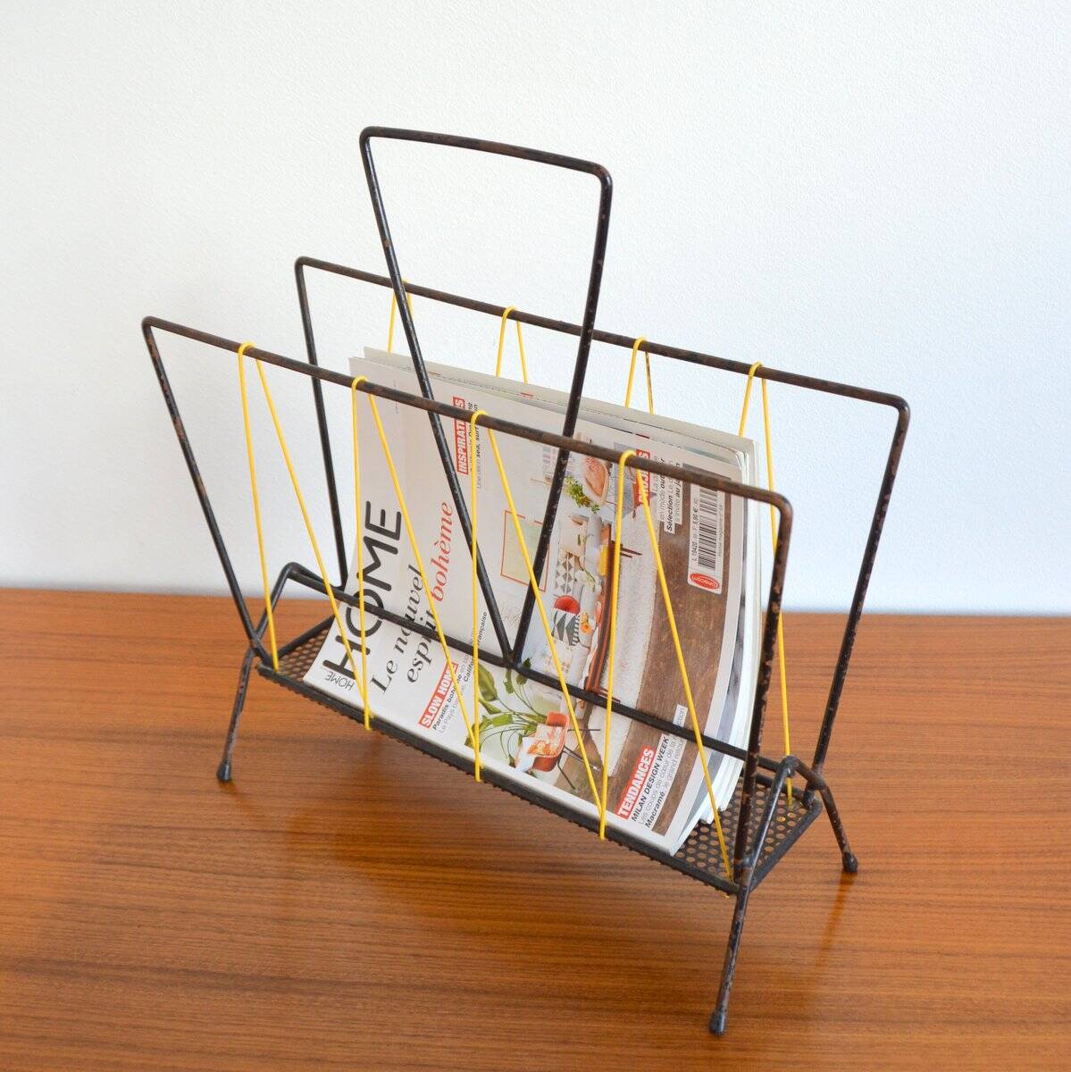 Vintage 1950s Scoubidou magazine rack