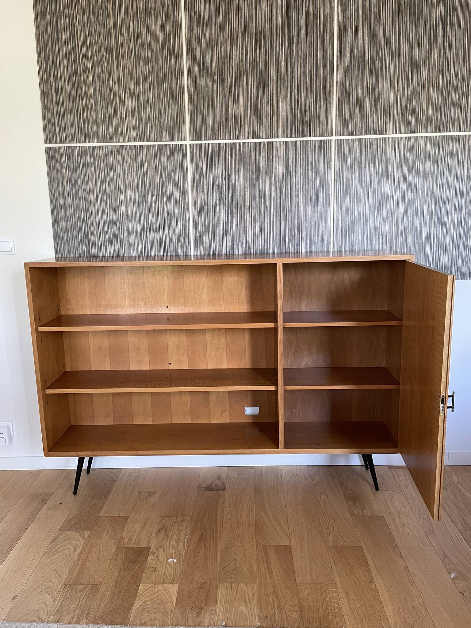 1960s buffet with shelves and 1 door