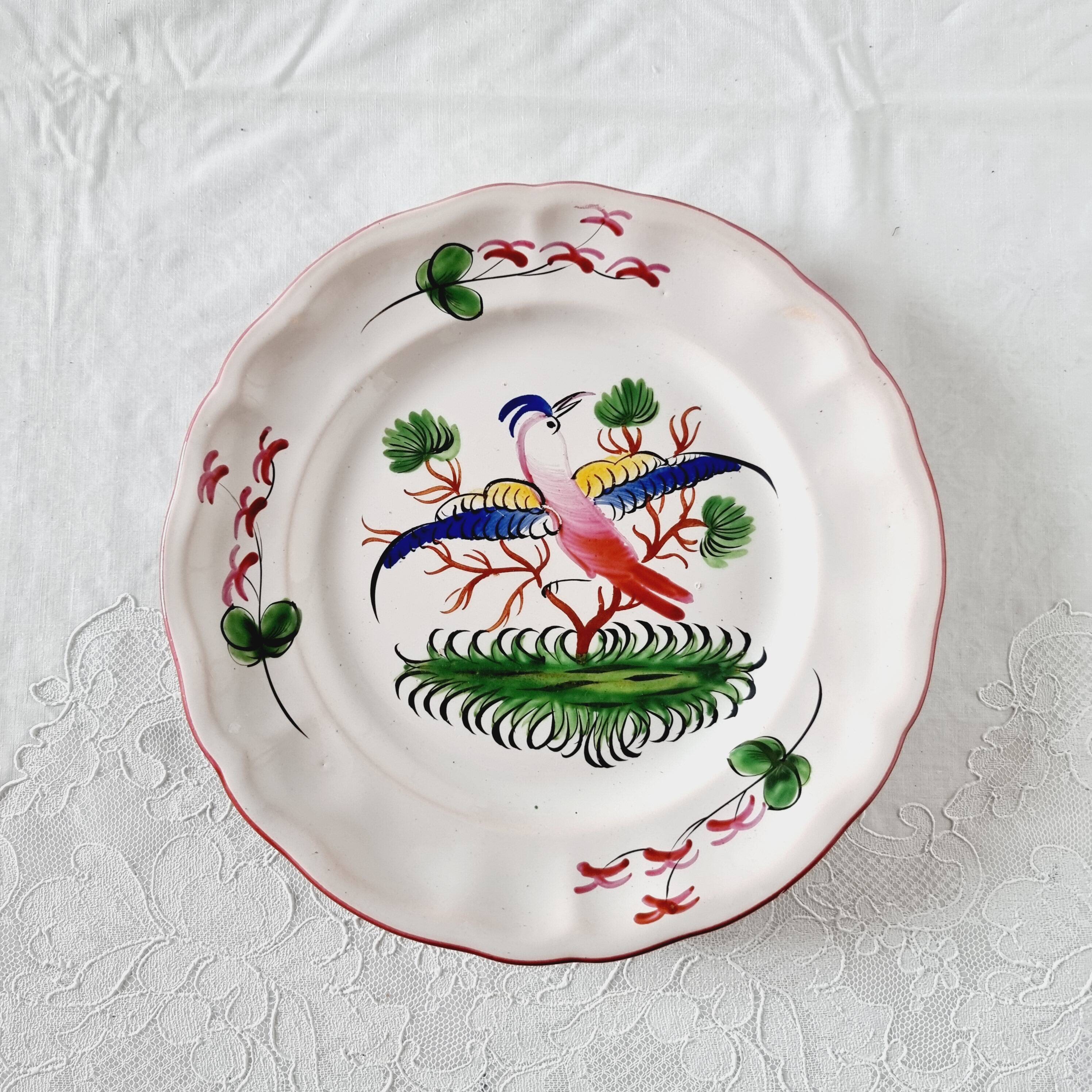 Assiette antique réalisée et peinte à la main du 18ème siècle