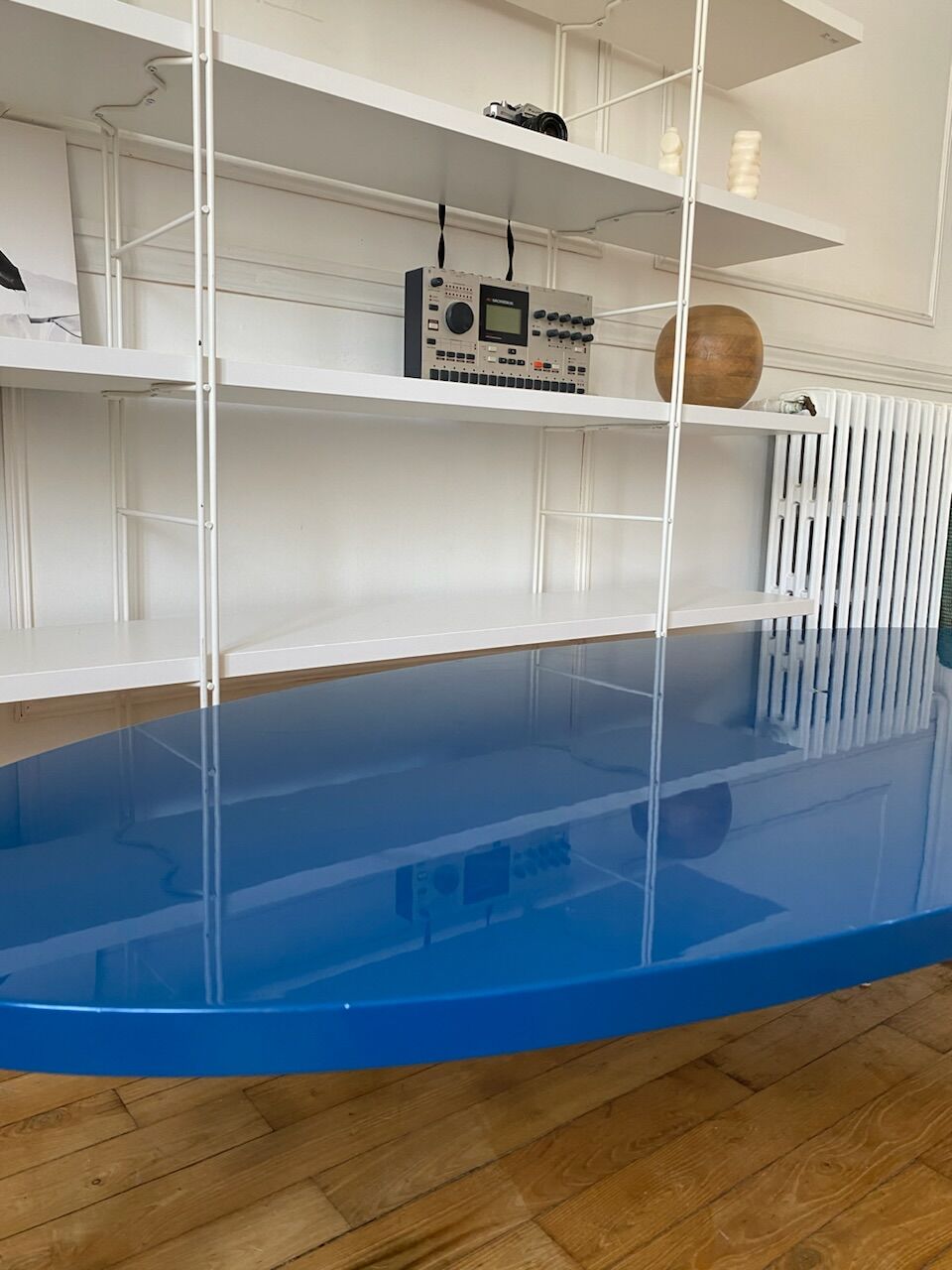 Oval coffee table in blue lacquered wood