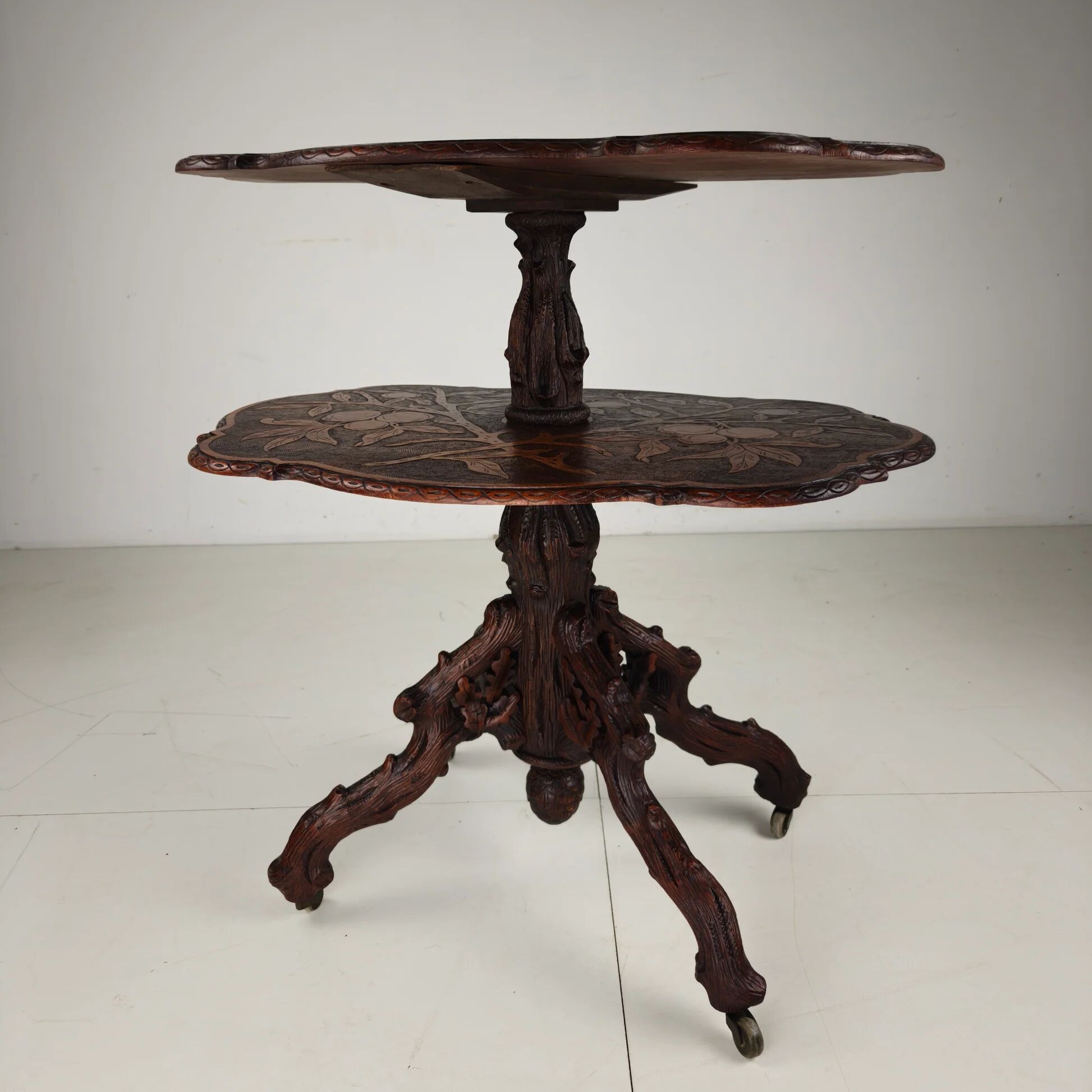 Black Forest étagère by Horrix – Late 19th century