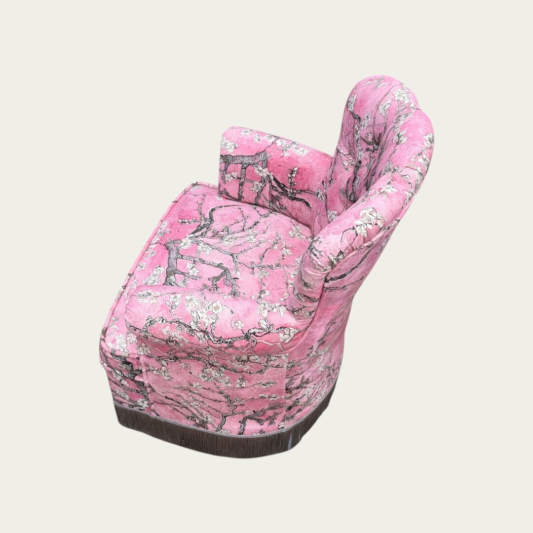 Vintage pink frog chair