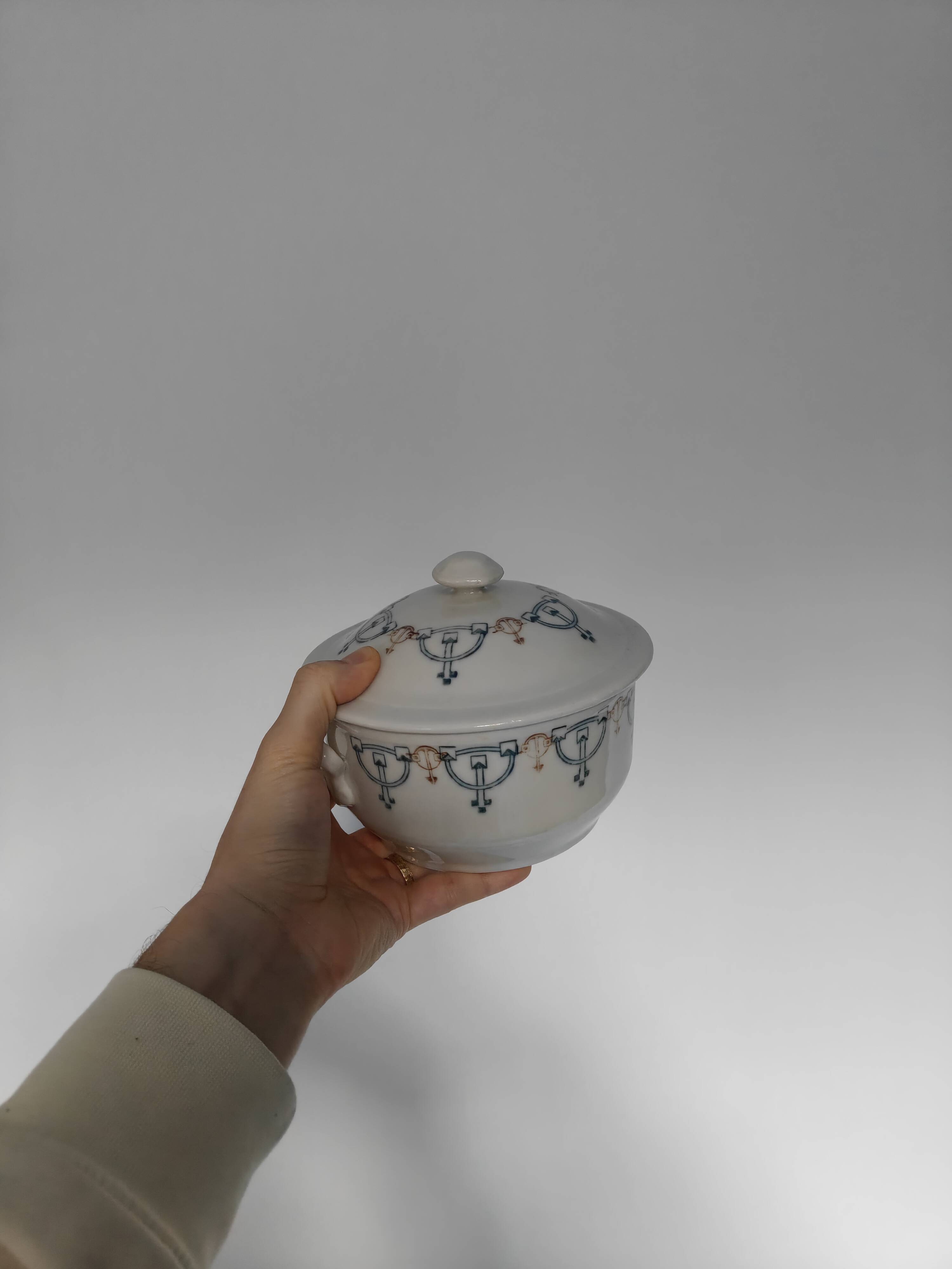 Small soup tureen