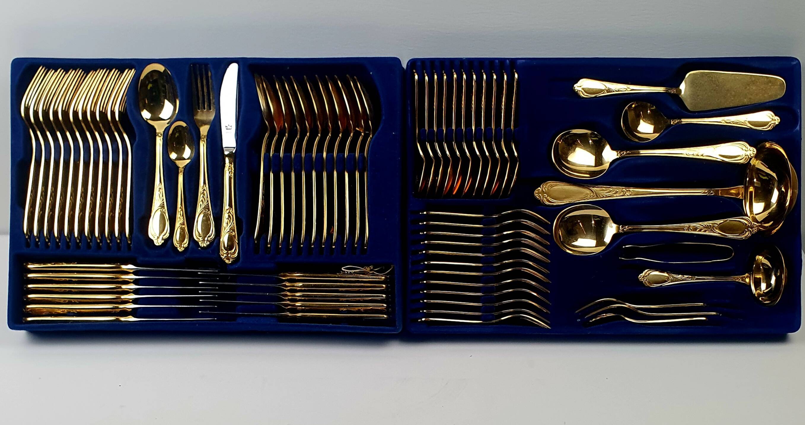 Cutlery set 70 gold plated pieces