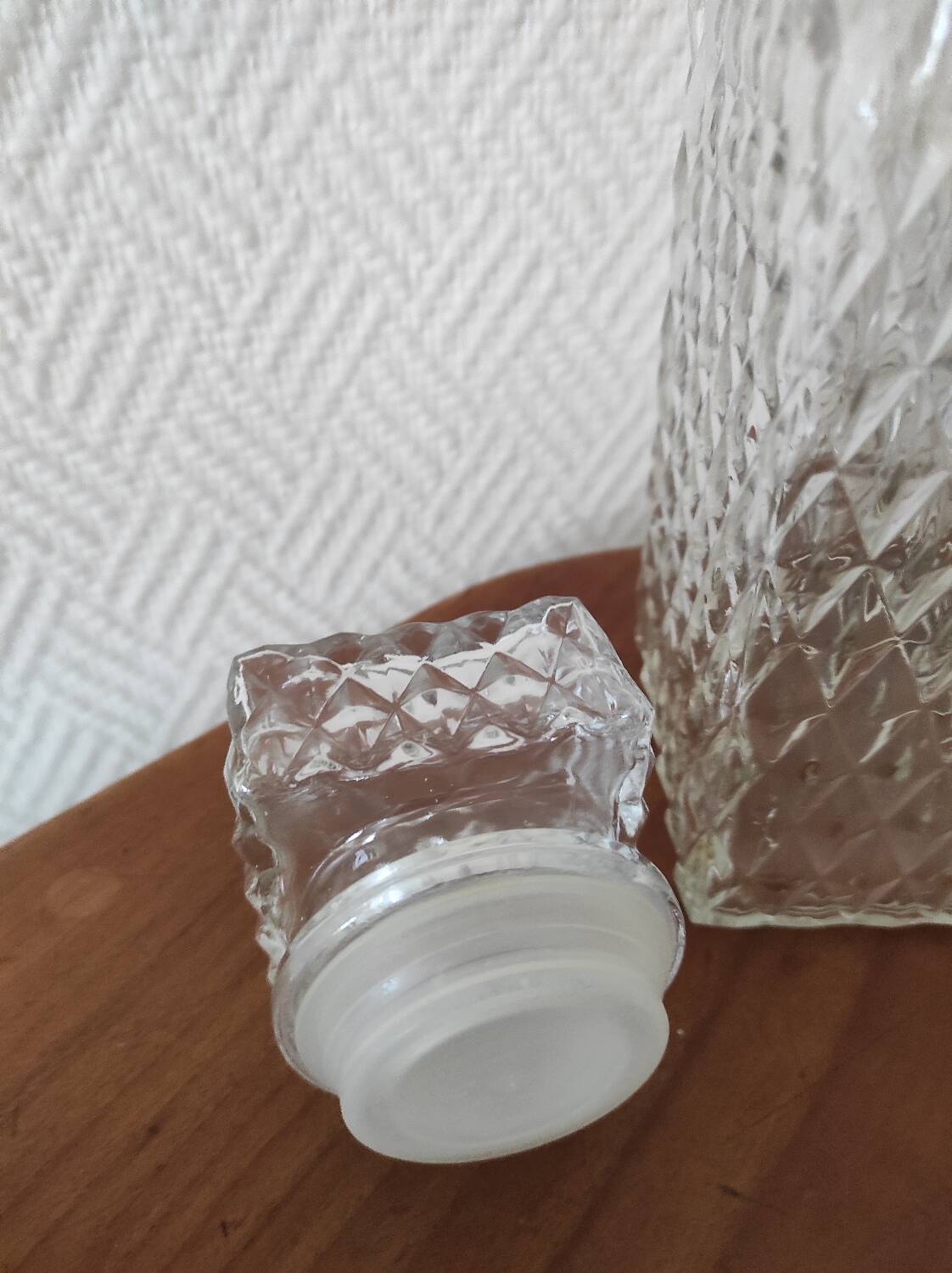 Glass whiskey decanter