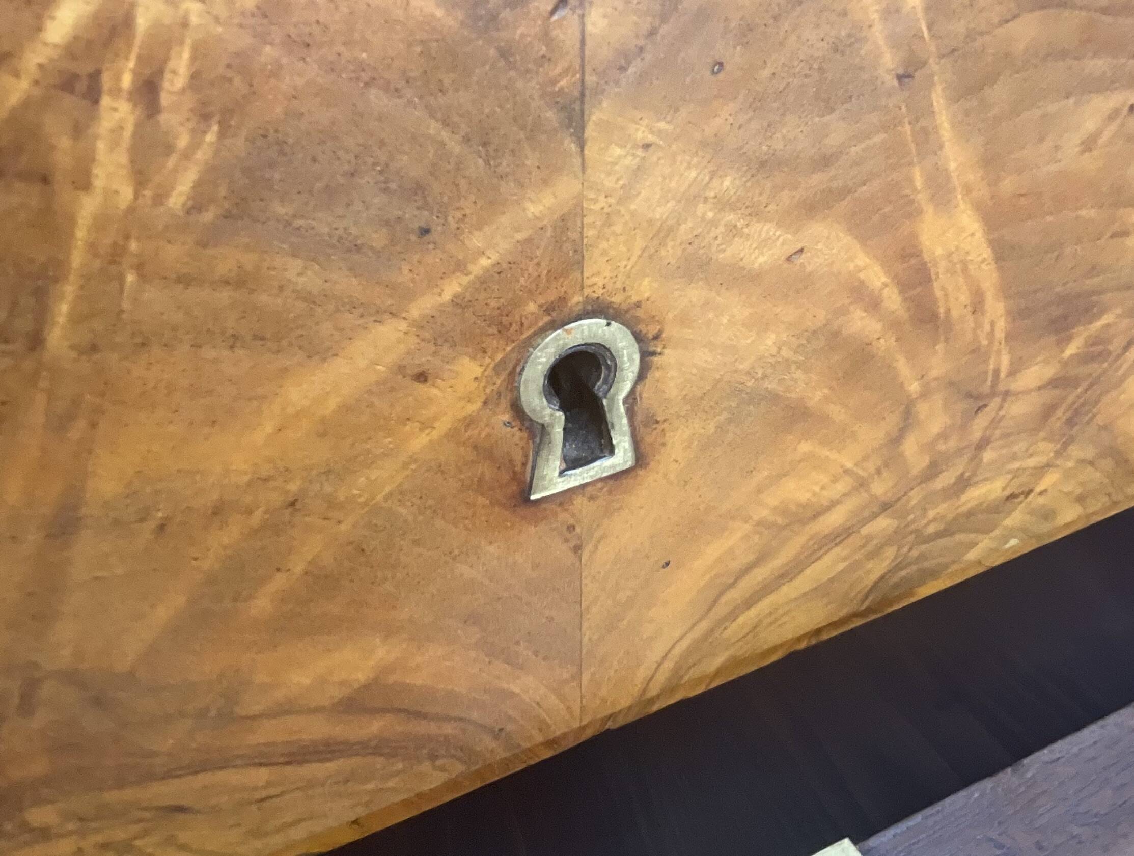 Louis-Philippe commode in walnut burl with pink marble – 19th century