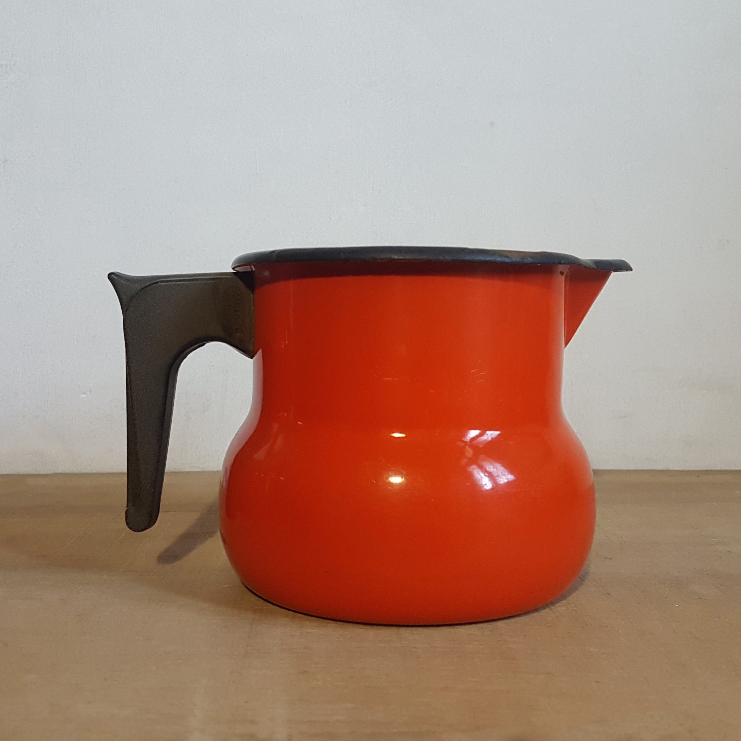 Decorative set of enamelled kitchen appliances